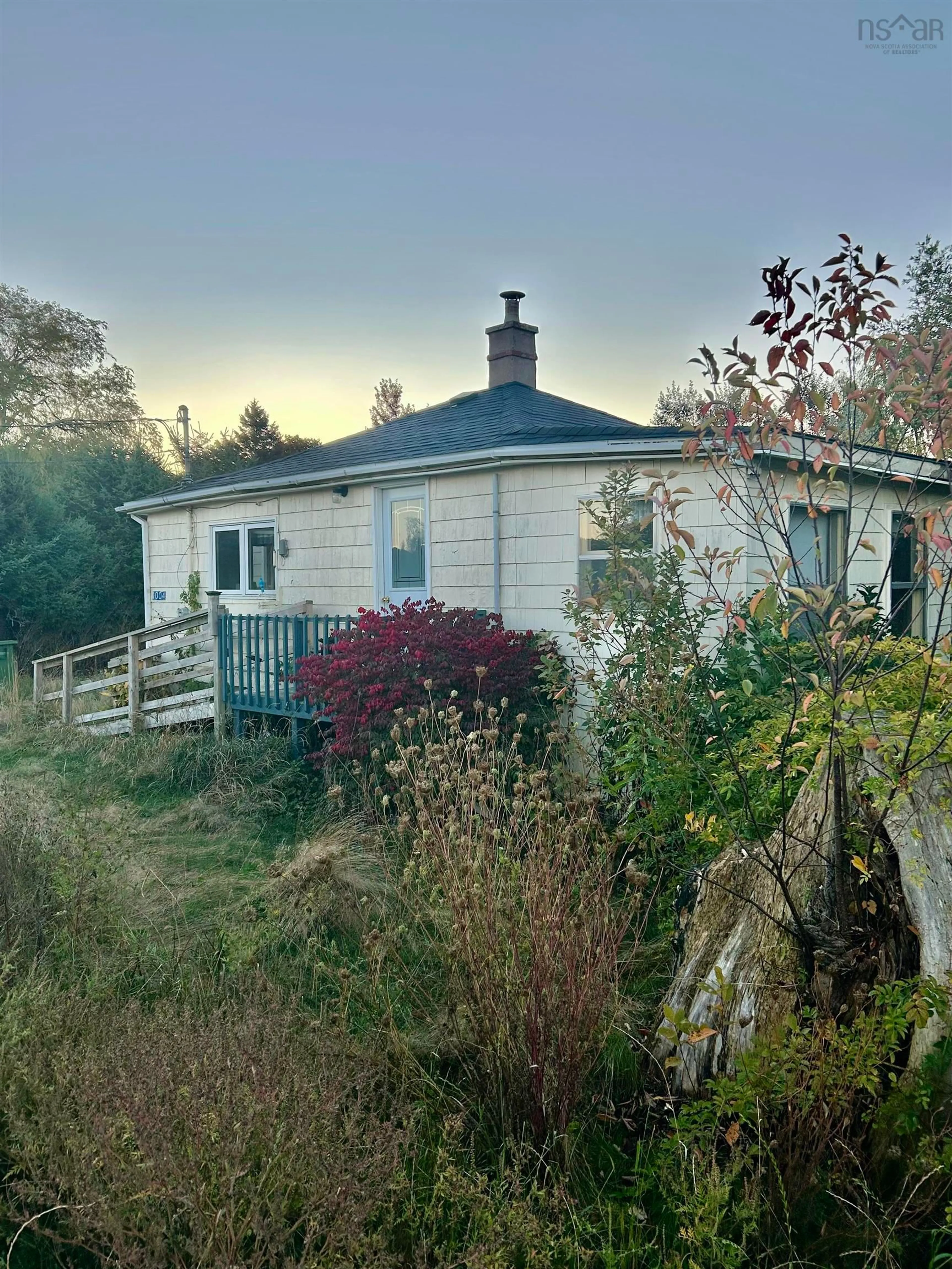 A pic from outside/outdoor area/front of a property/back of a property/a pic from drone, building for 1004 Summer St, Canning Nova Scotia B0P 1H0