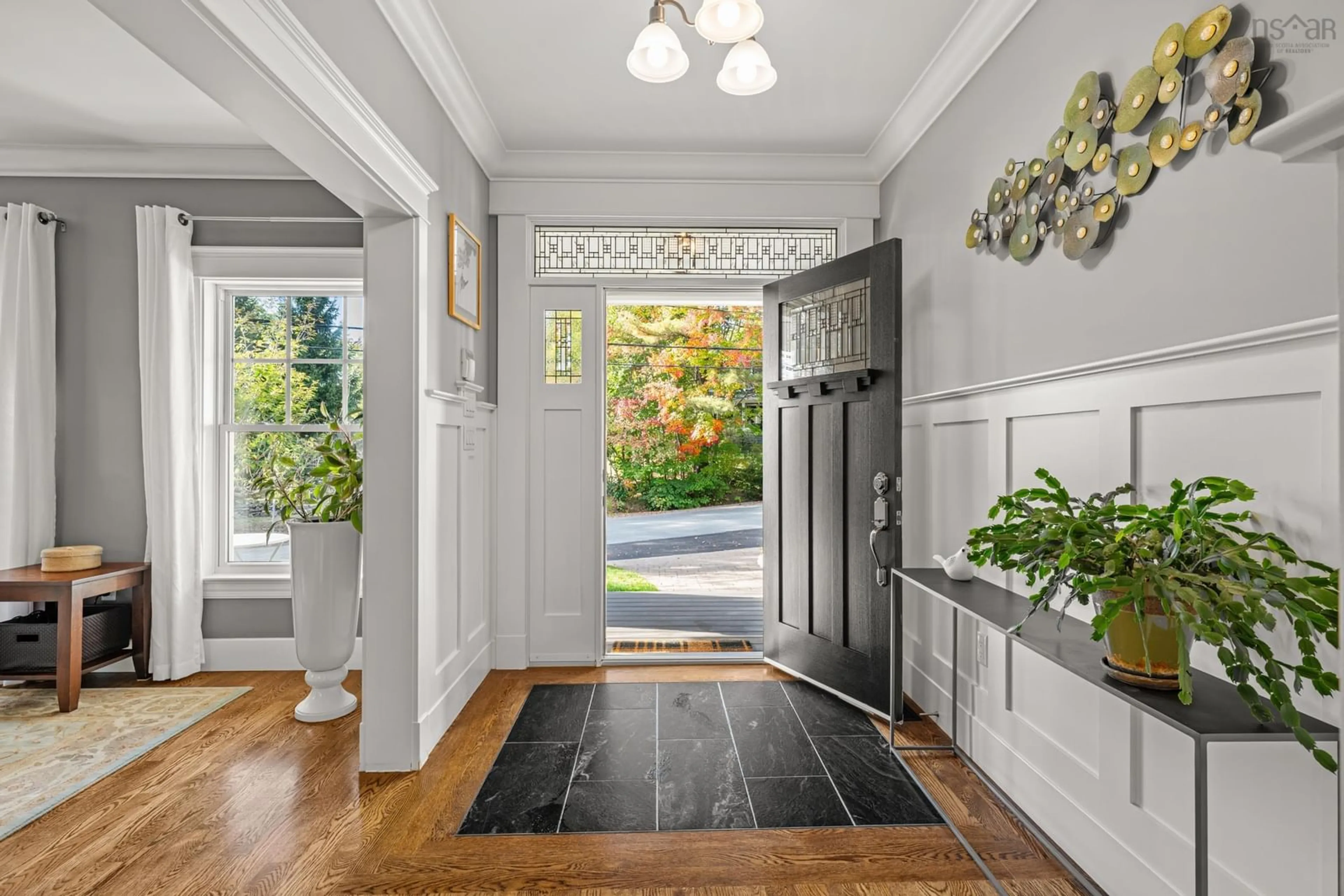 Indoor entryway for 6 Wardour St, Bedford Nova Scotia B4A 2E4