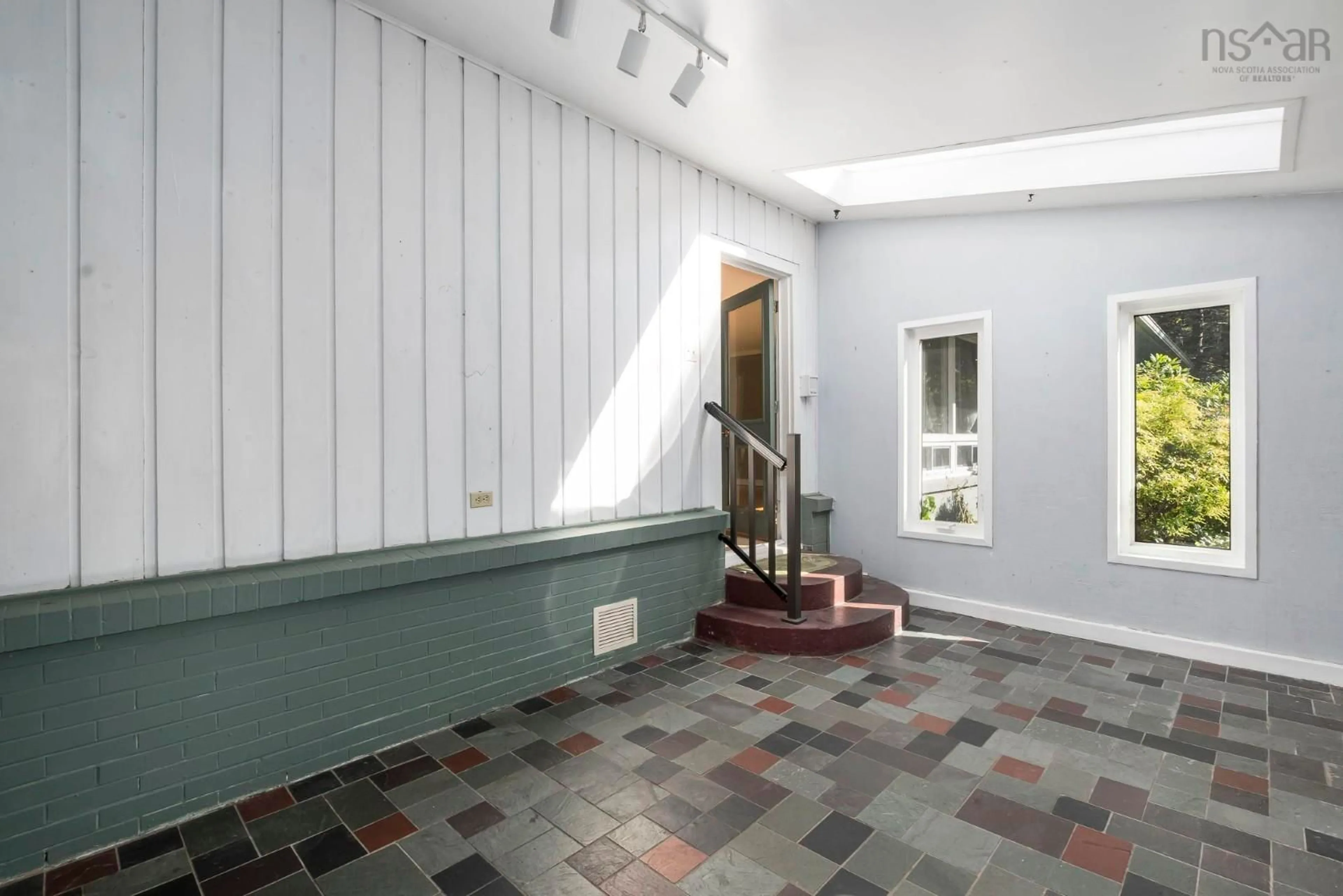 Indoor foyer for 21 Wildwood Blvd, Dartmouth Nova Scotia B2W 2L7