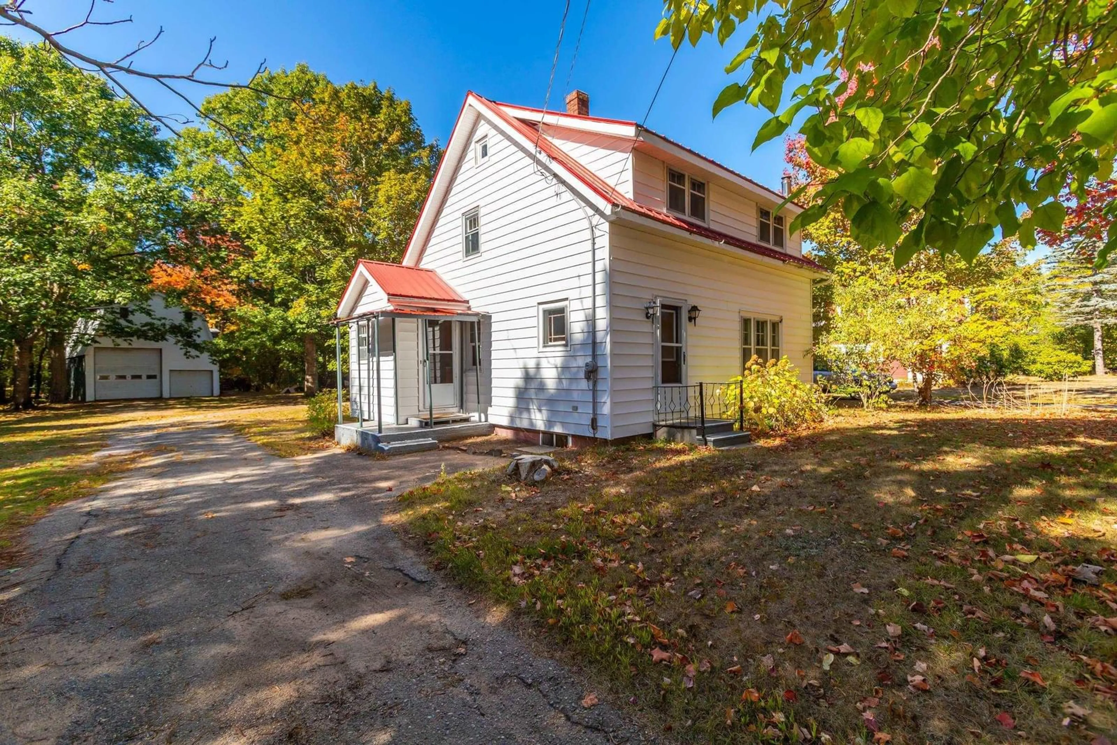Home with vinyl exterior material, street for 9098 Highway 10, Nictaux Nova Scotia B0S 1P0