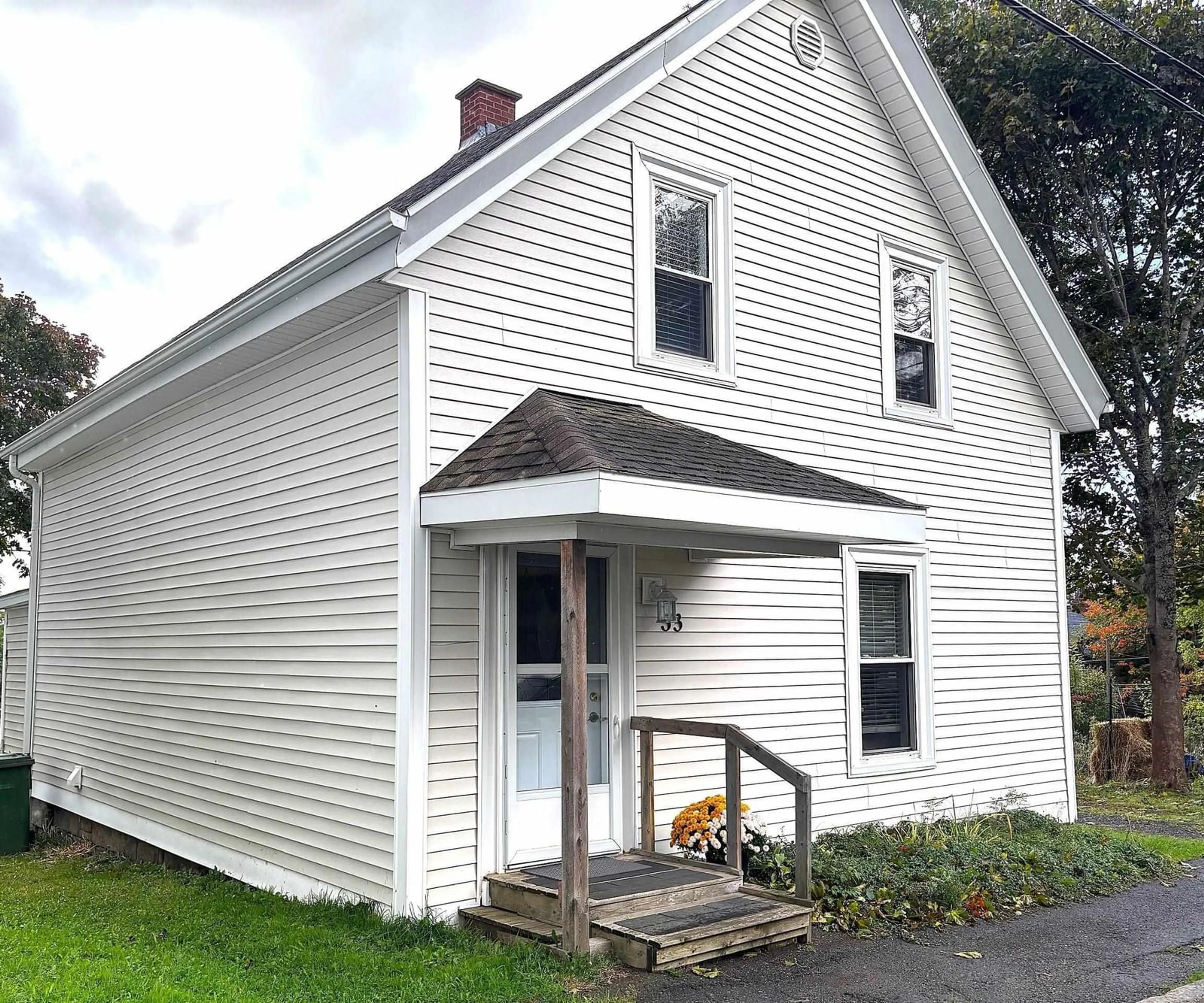 Home with vinyl exterior material, building for 53 St Andrews, Pictou Nova Scotia B0K 1H0