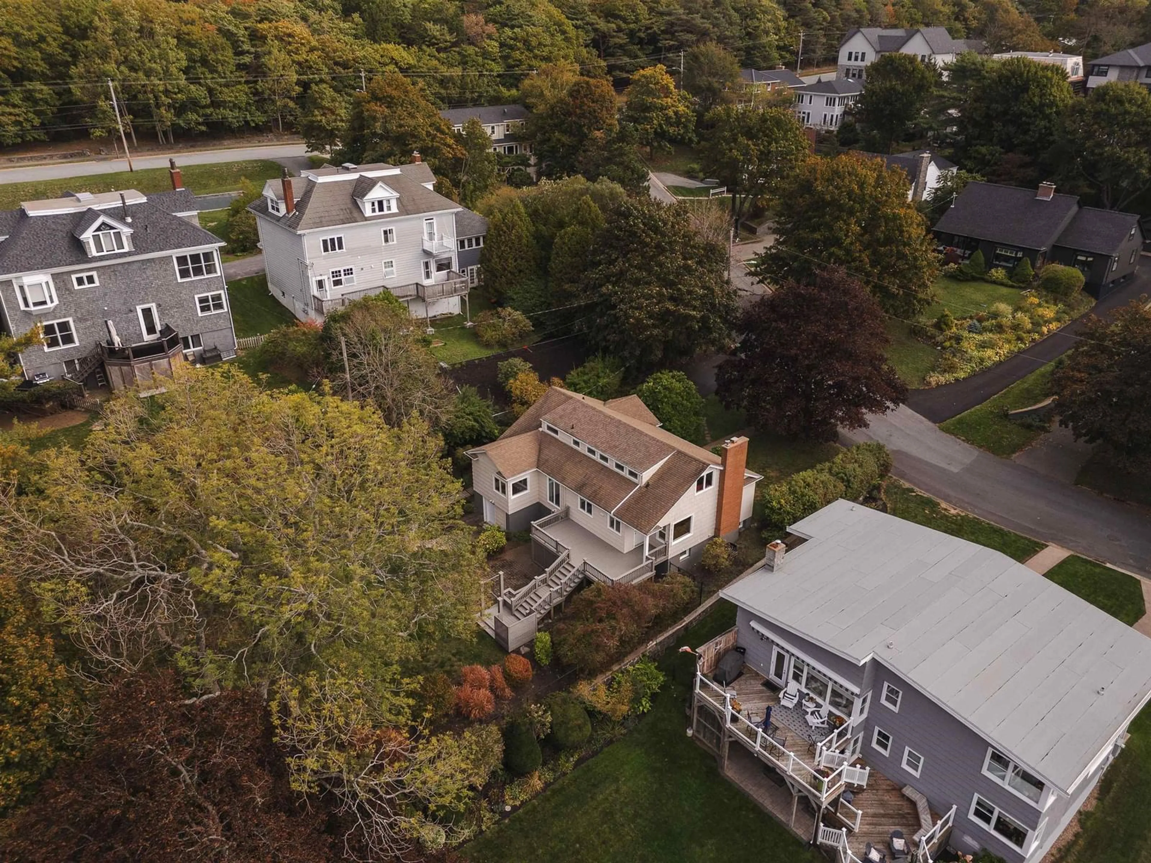 A pic from outside/outdoor area/front of a property/back of a property/a pic from drone, street for 5845 Inglewood Dr, Halifax Nova Scotia B3H 1B2