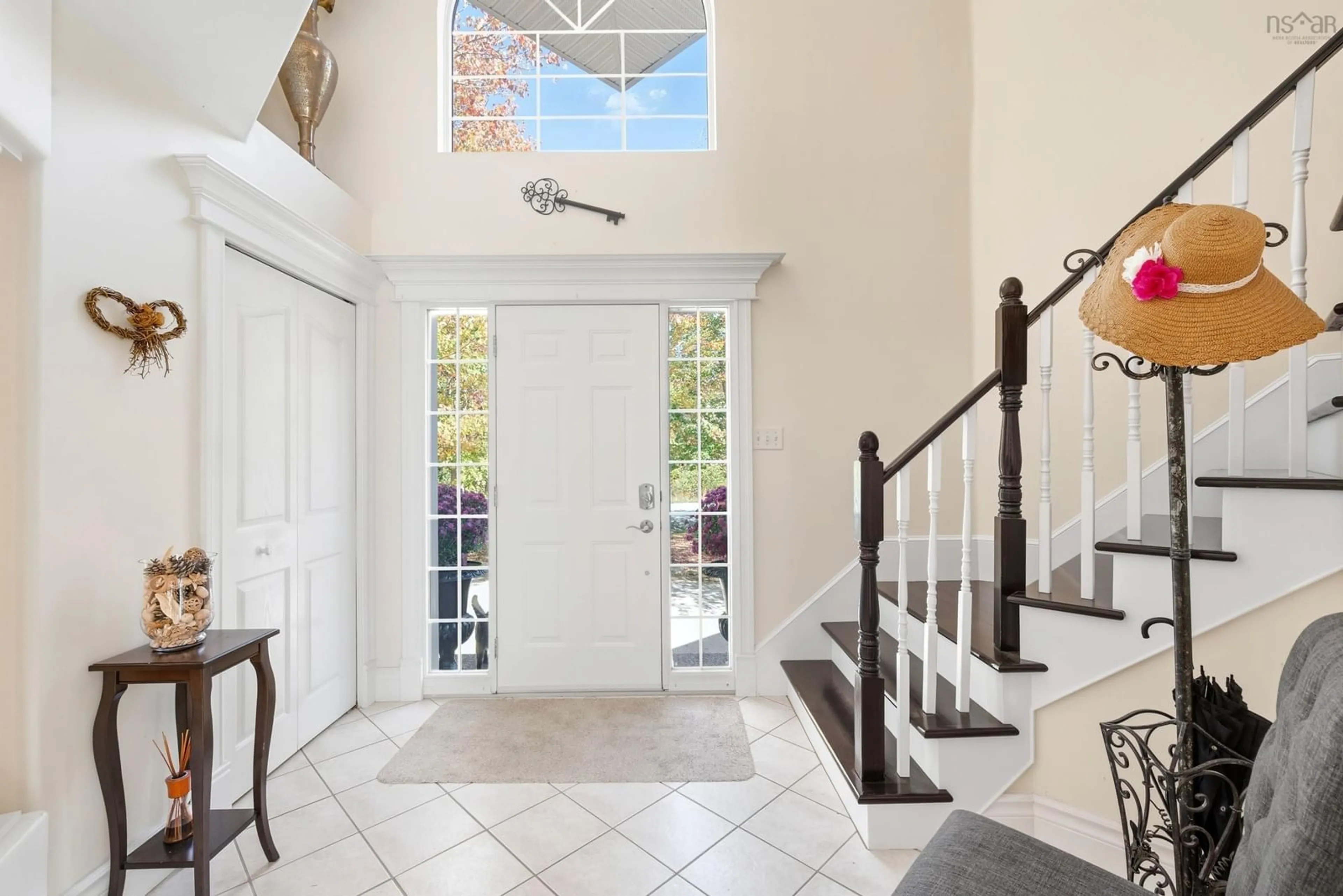 Indoor entryway for 9 Haliburton Cres, Stillwater Lake Nova Scotia B3Z 1P1