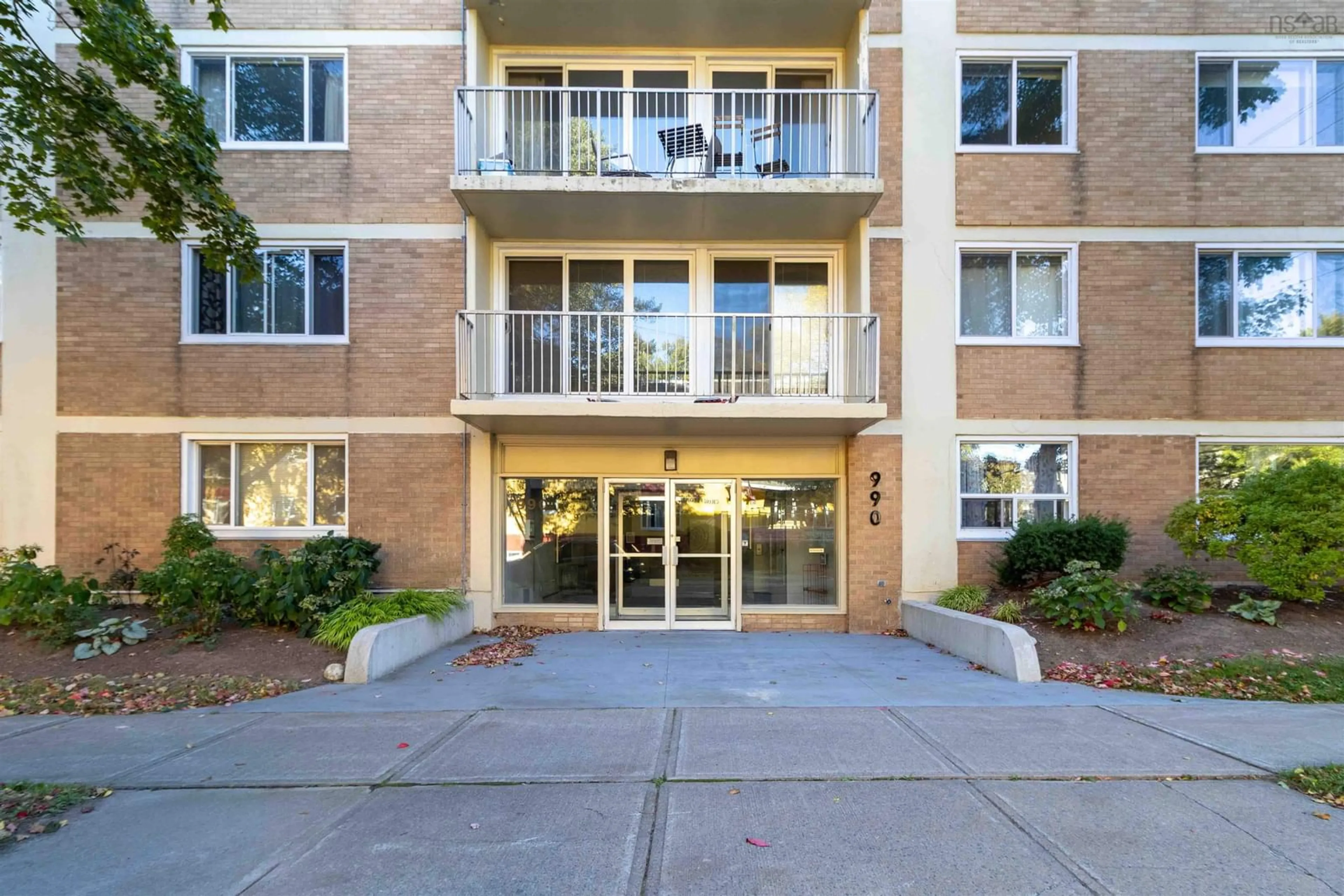 Indoor foyer for 990 Mclean St #304, Halifax Nova Scotia B3H 2V1
