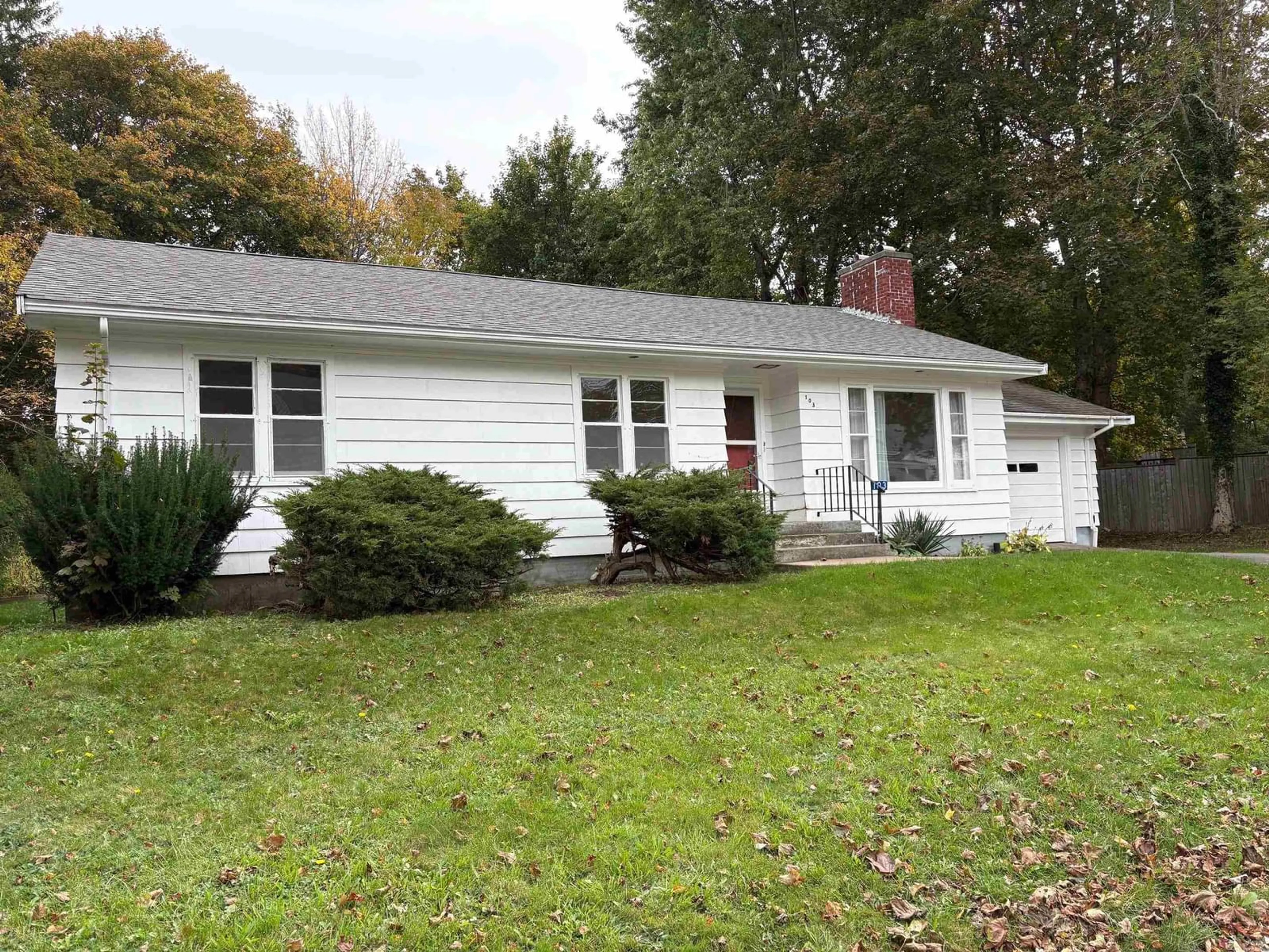 Home with vinyl exterior material, street for 103 Waterloo St, Liverpool Nova Scotia B0T 1G0