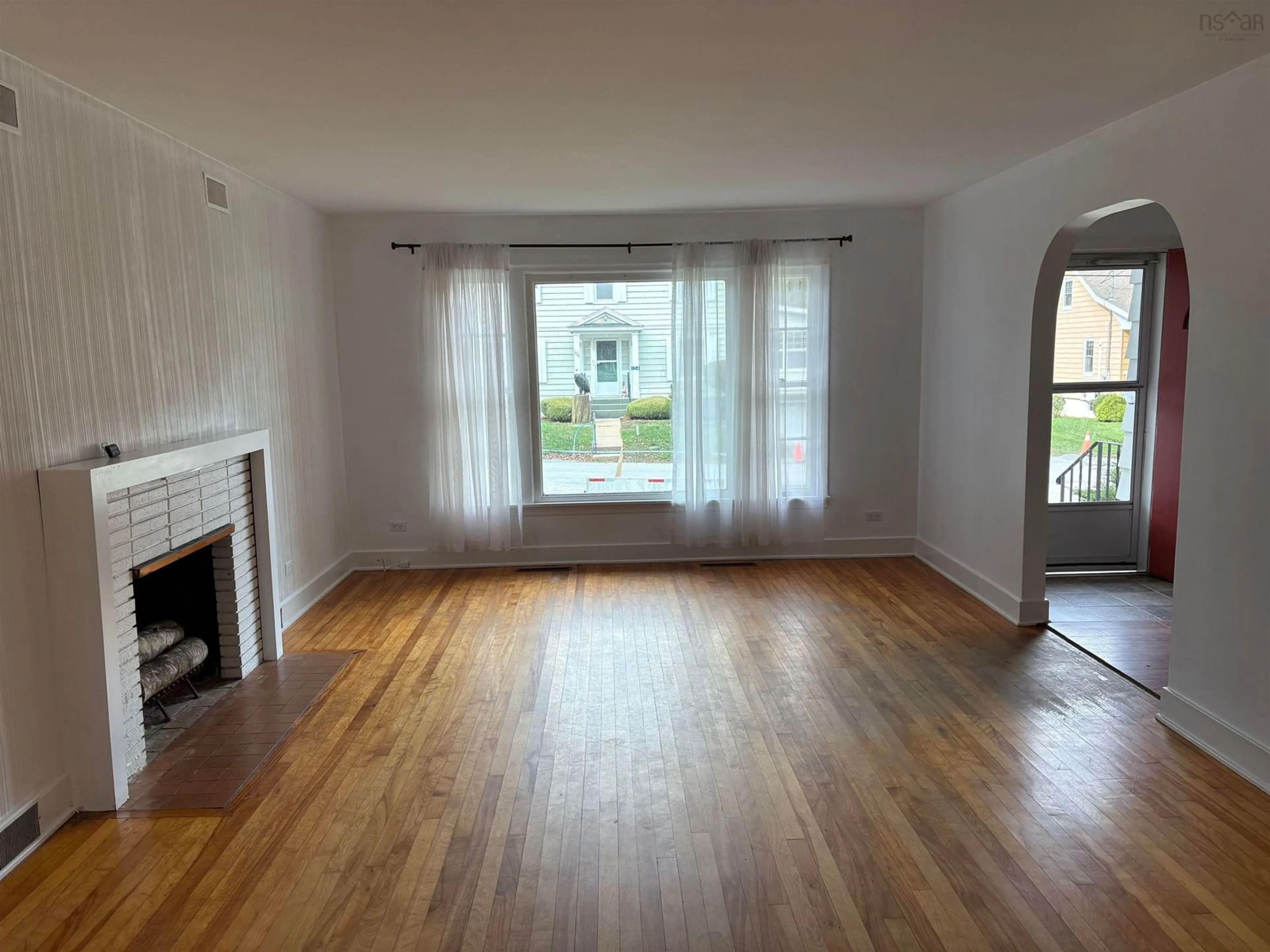 A pic of a room for 103 Waterloo St, Liverpool Nova Scotia B0T 1G0