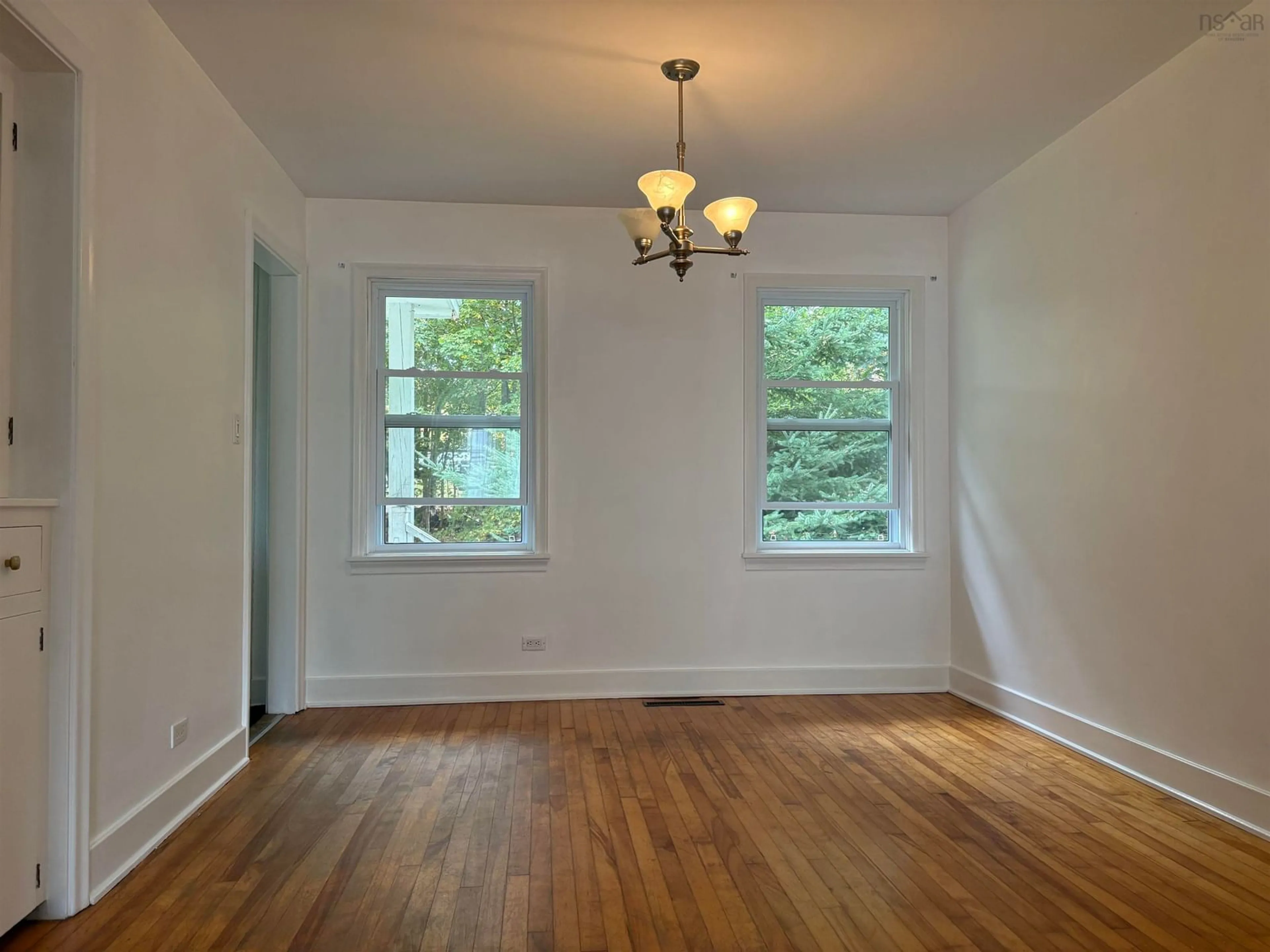 A pic of a room for 103 Waterloo St, Liverpool Nova Scotia B0T 1G0