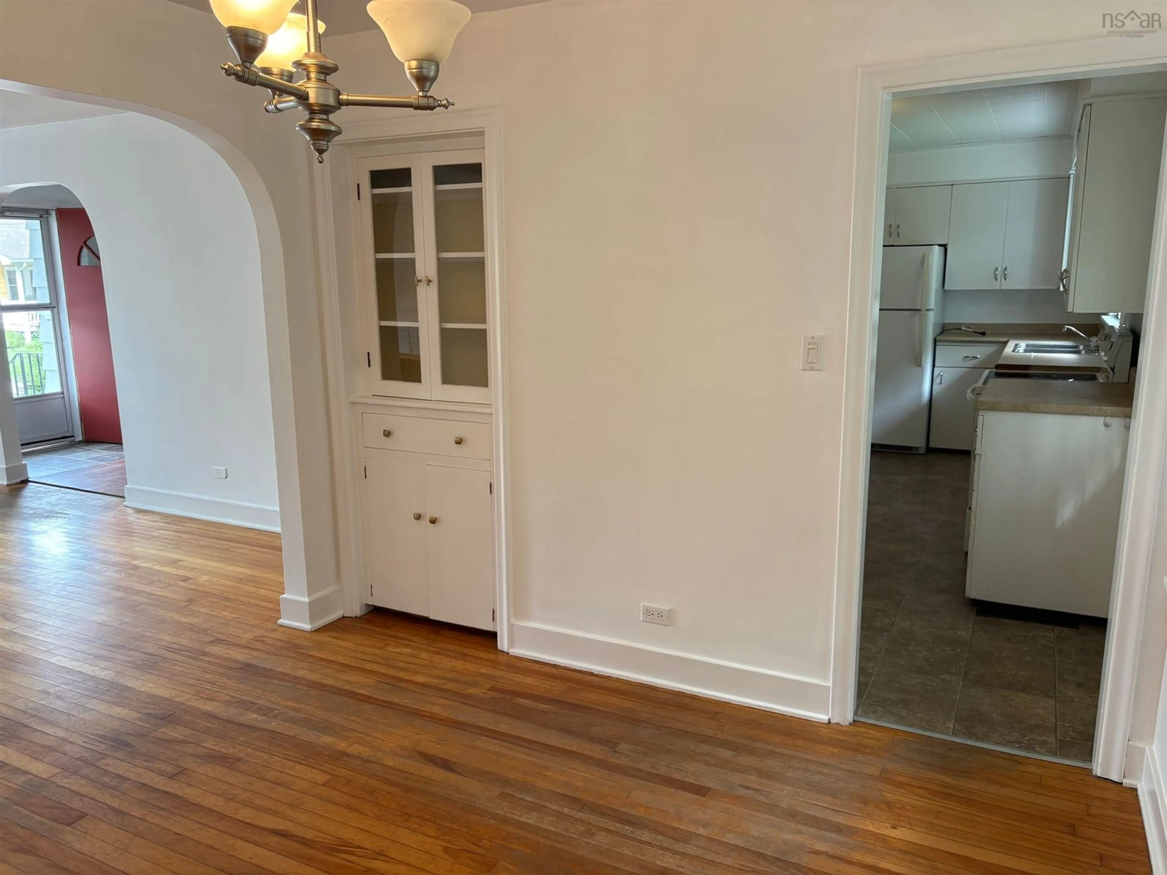 A pic of a room for 103 Waterloo St, Liverpool Nova Scotia B0T 1G0