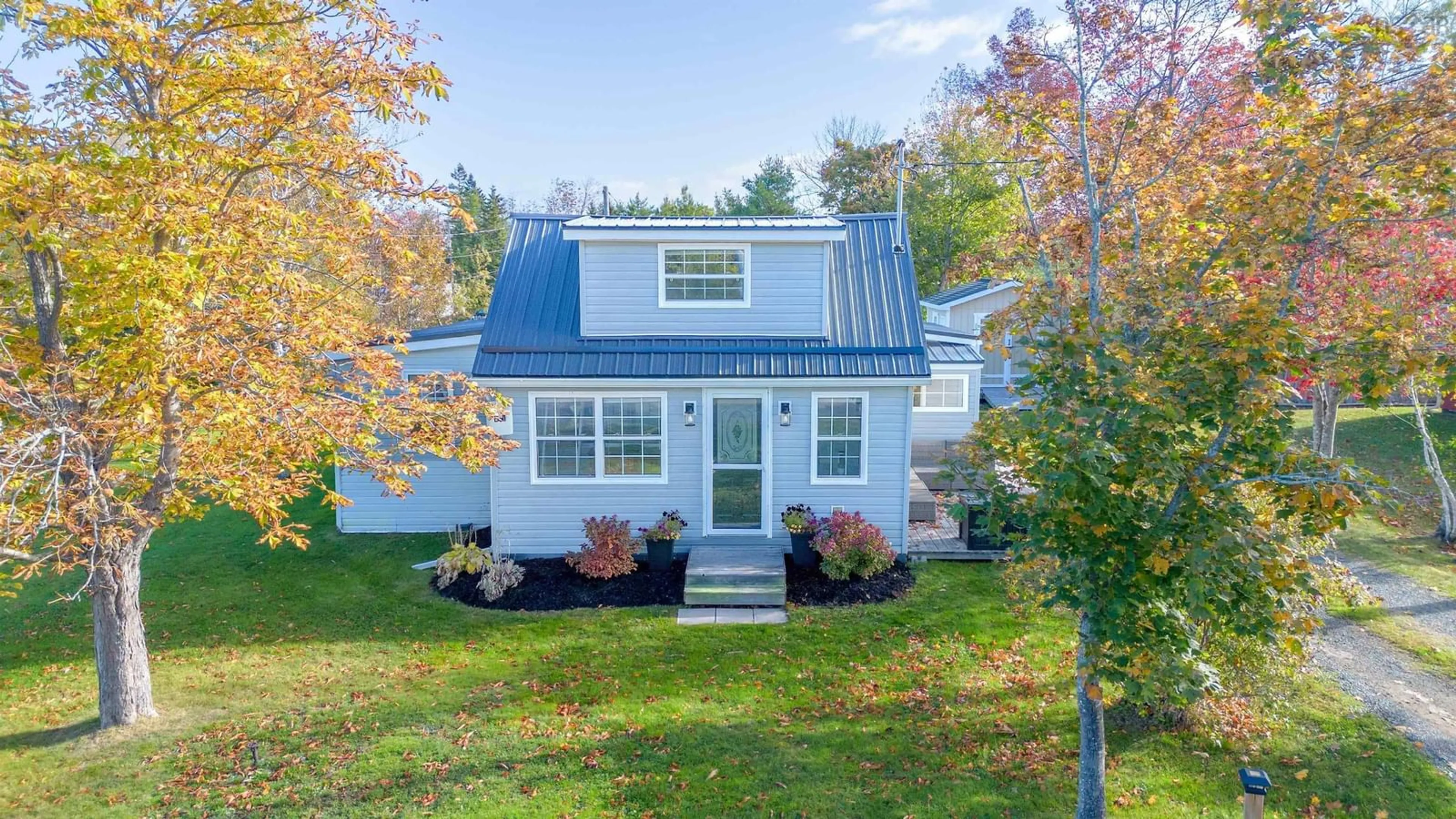 Home with vinyl exterior material, unknown for 160 Twining St, Baddeck Nova Scotia B0E 1B0