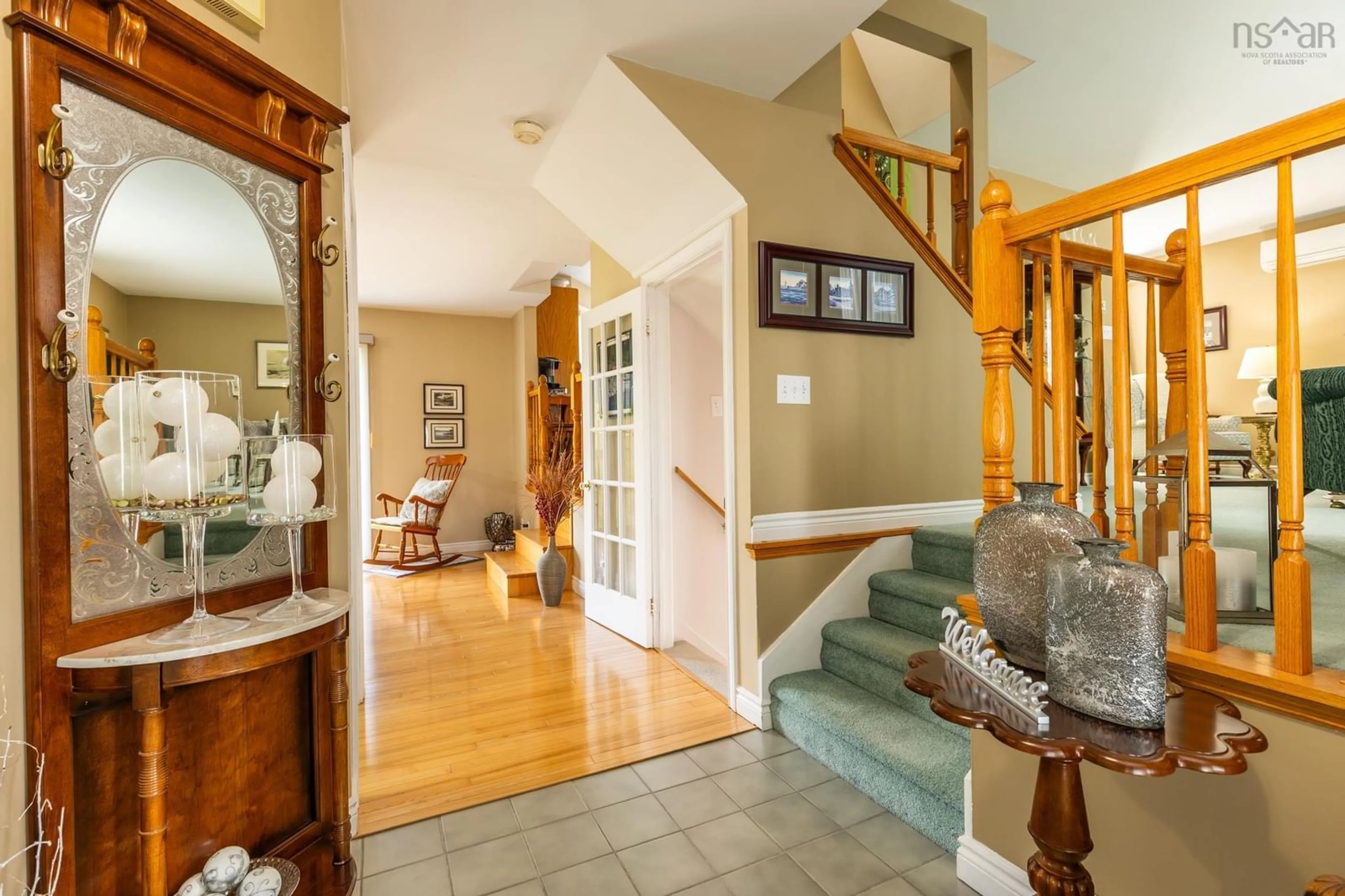 Indoor foyer for 5 Placid Crt, Yarmouth Nova Scotia B5A 4N5