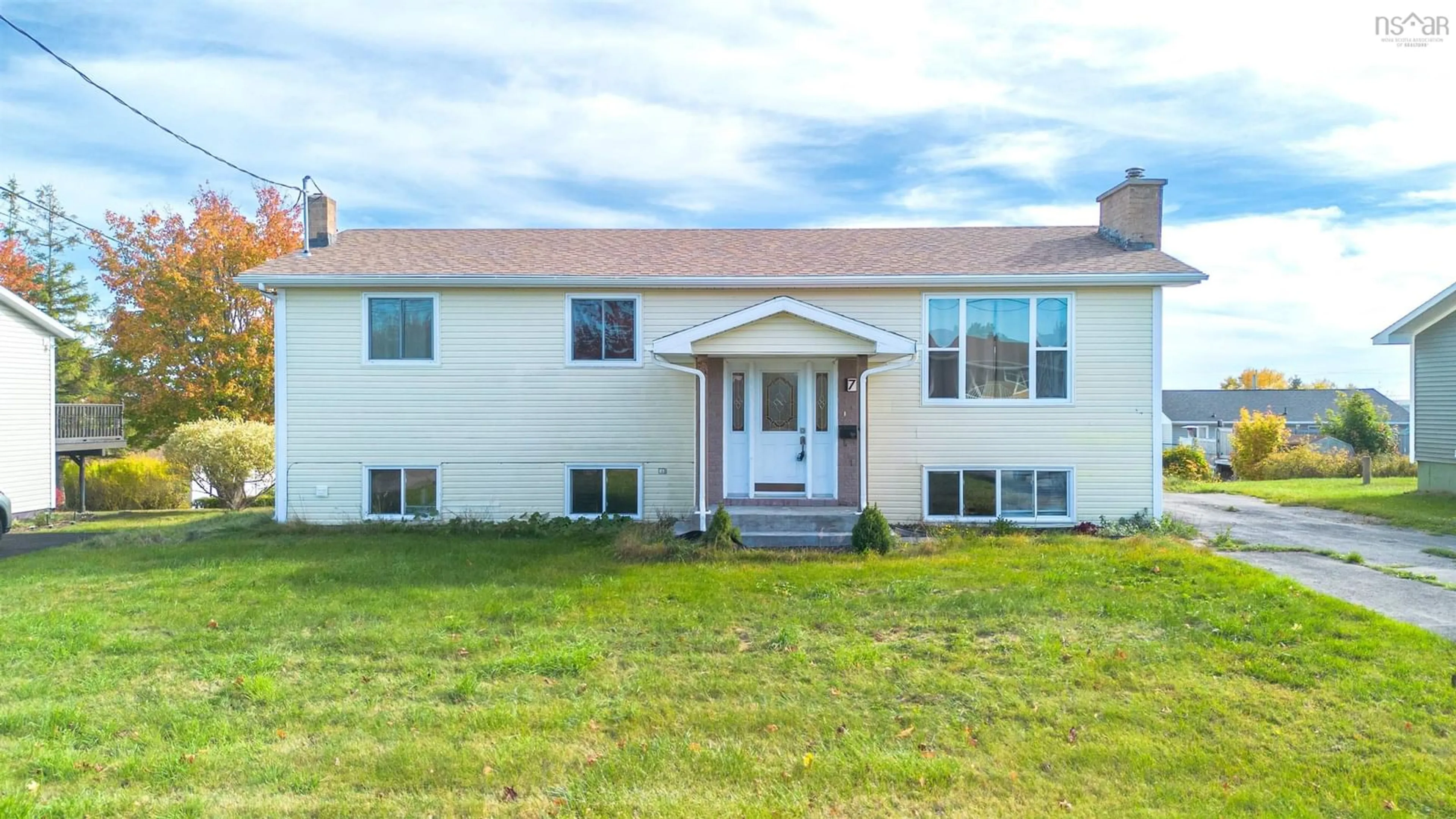 Home with vinyl exterior material, building for 7 Thistle Dr, North Sydney Nova Scotia B2A 3R2