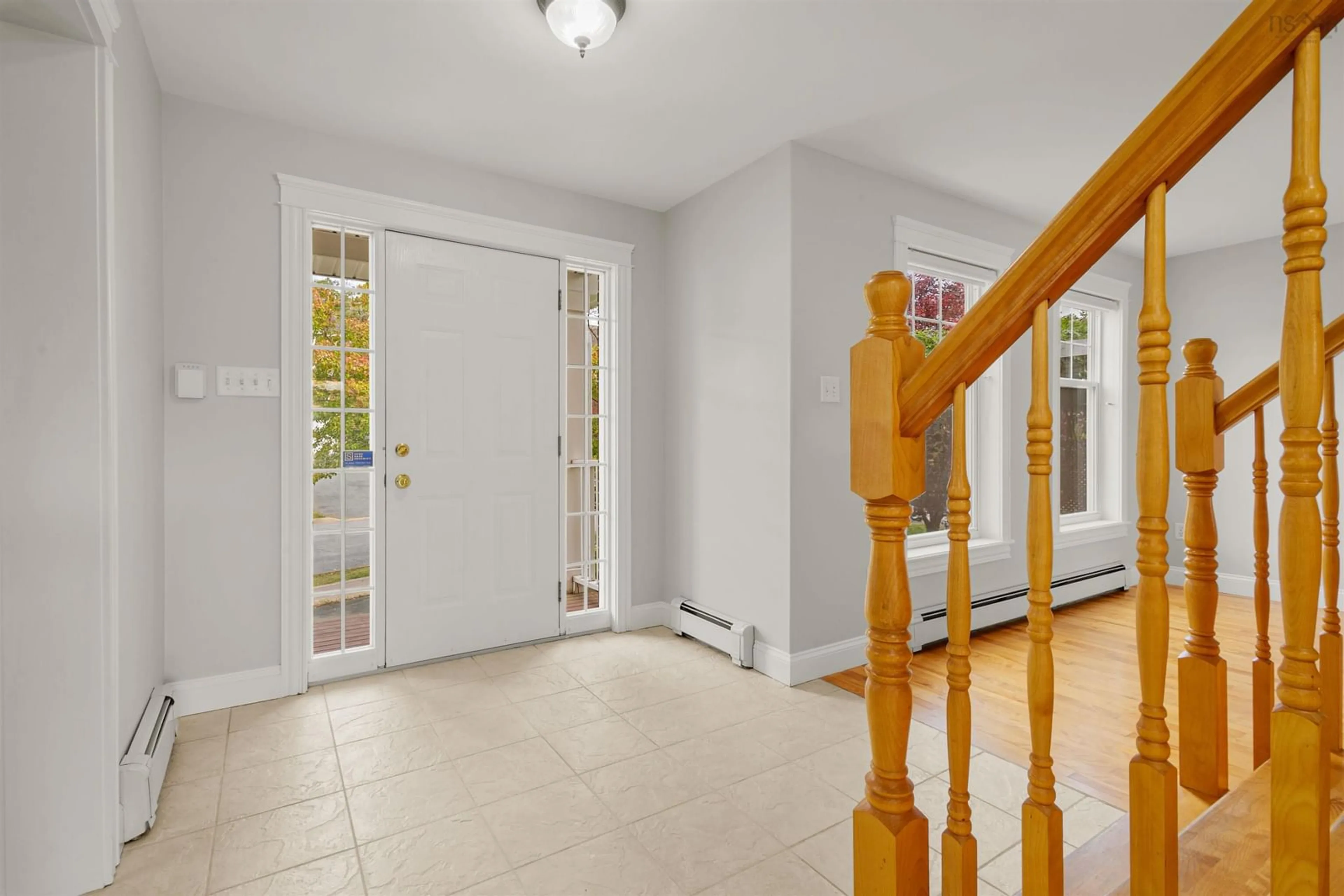 Indoor foyer for 25 Gorsebud Close, Halifax Nova Scotia B3S 1P7