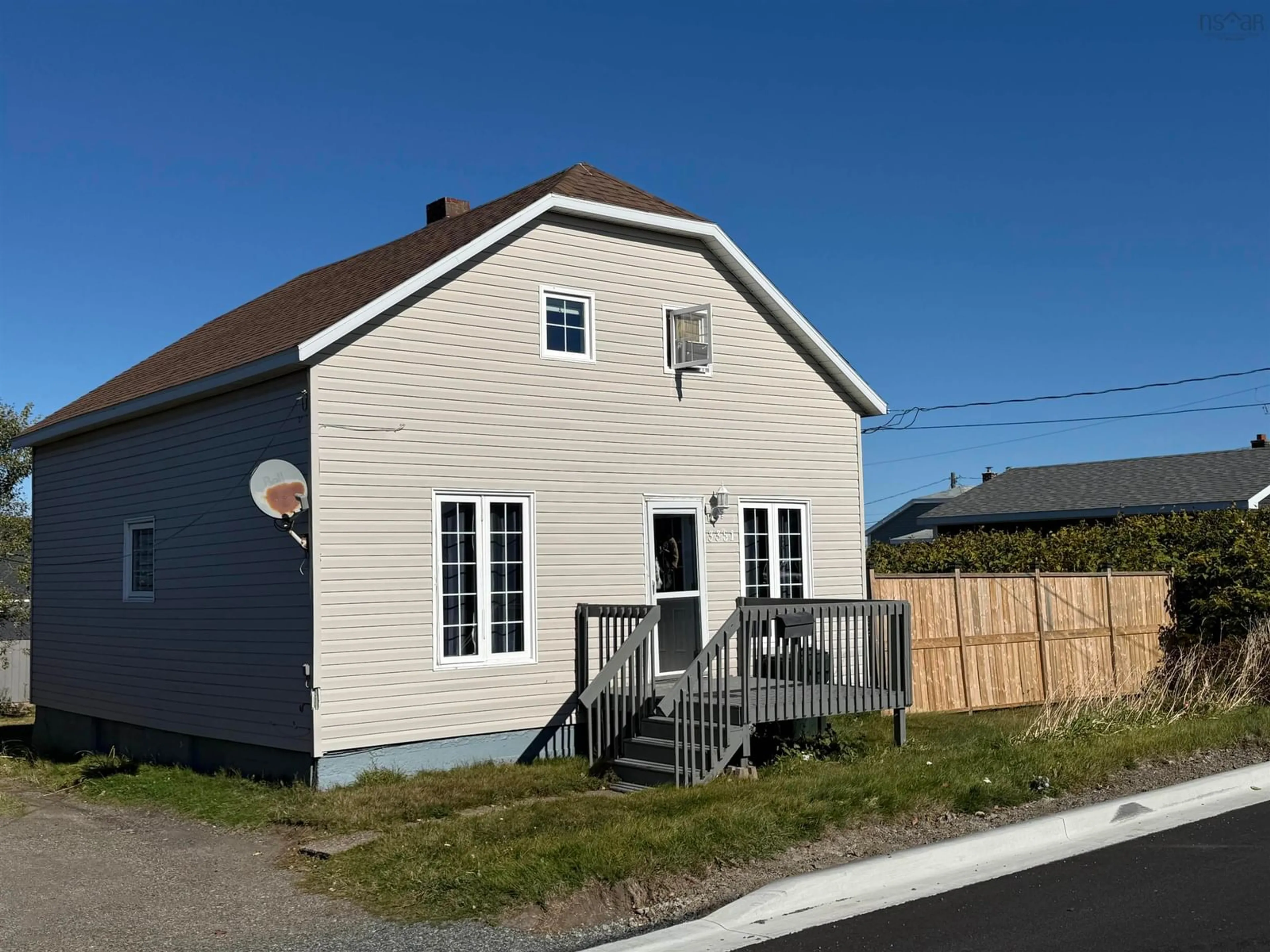 A pic from outside/outdoor area/front of a property/back of a property/a pic from drone, building for 3351 Veniot Ave, New Waterford Nova Scotia B1H 2R7
