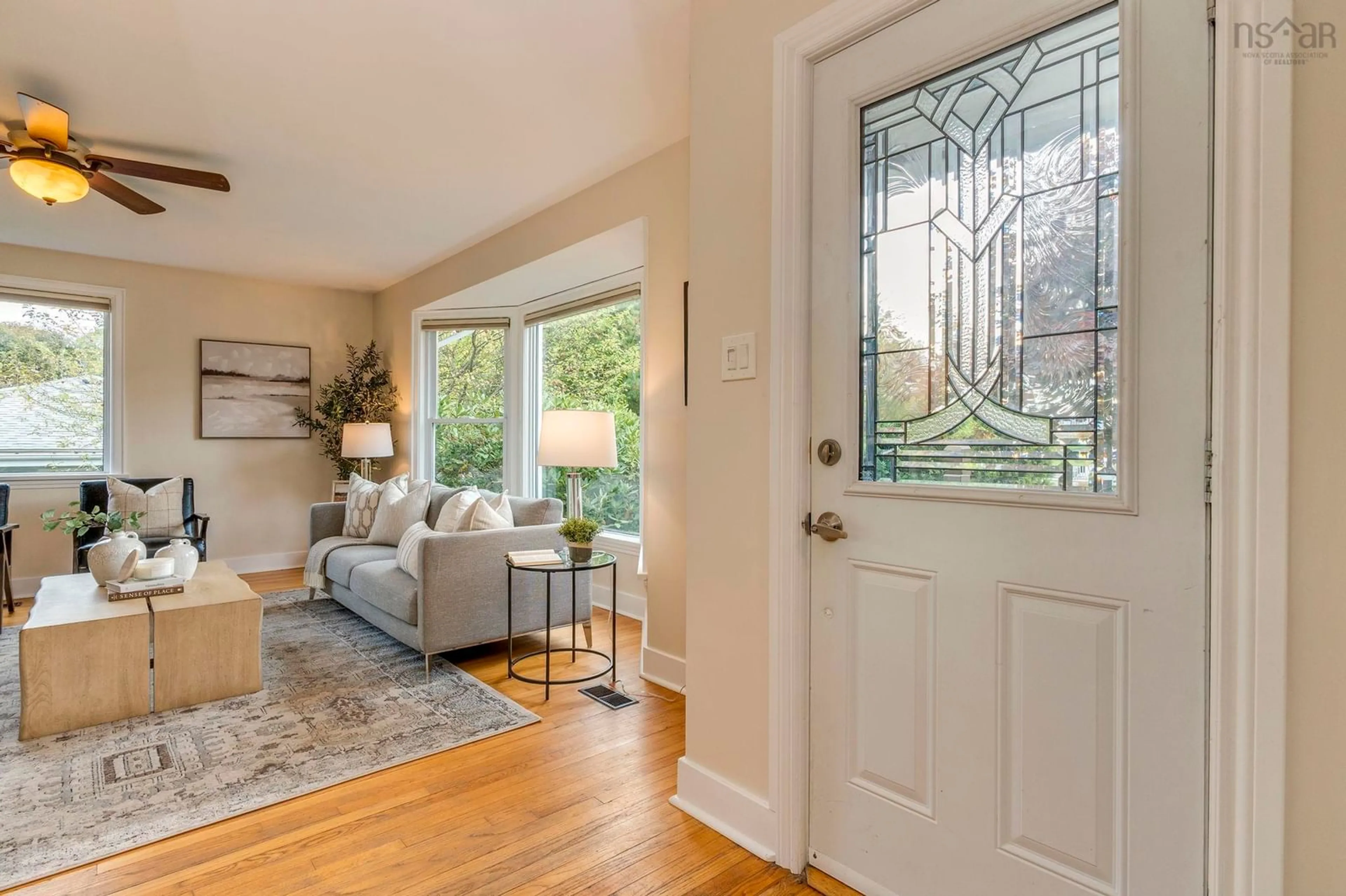 Indoor entryway for 10 Sarnia Ave, Dartmouth Nova Scotia B2Y 1Y5