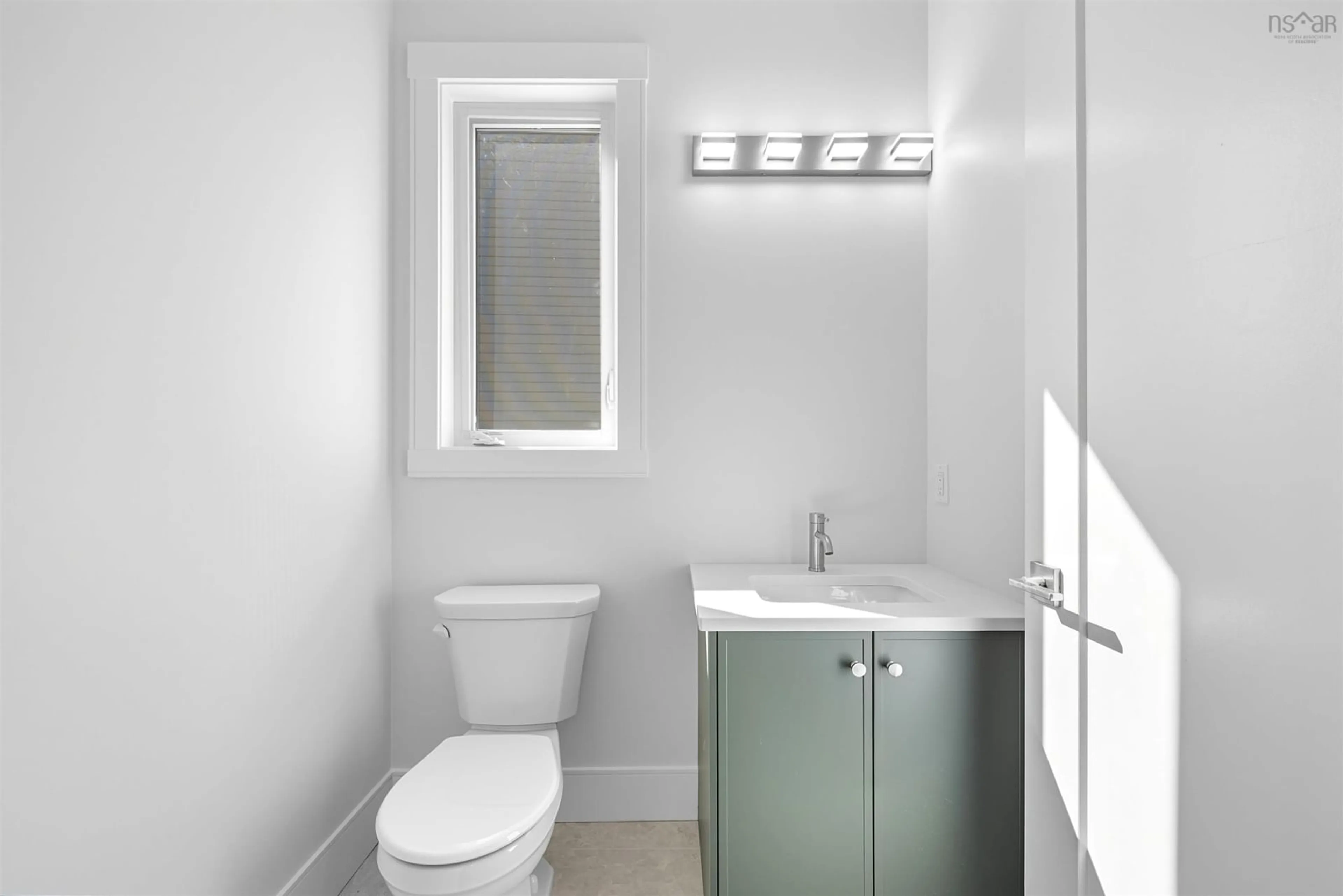 Standard bathroom, ceramic/tile floor for 17 Pearlgarden Close, Dartmouth Nova Scotia B2X 0C3