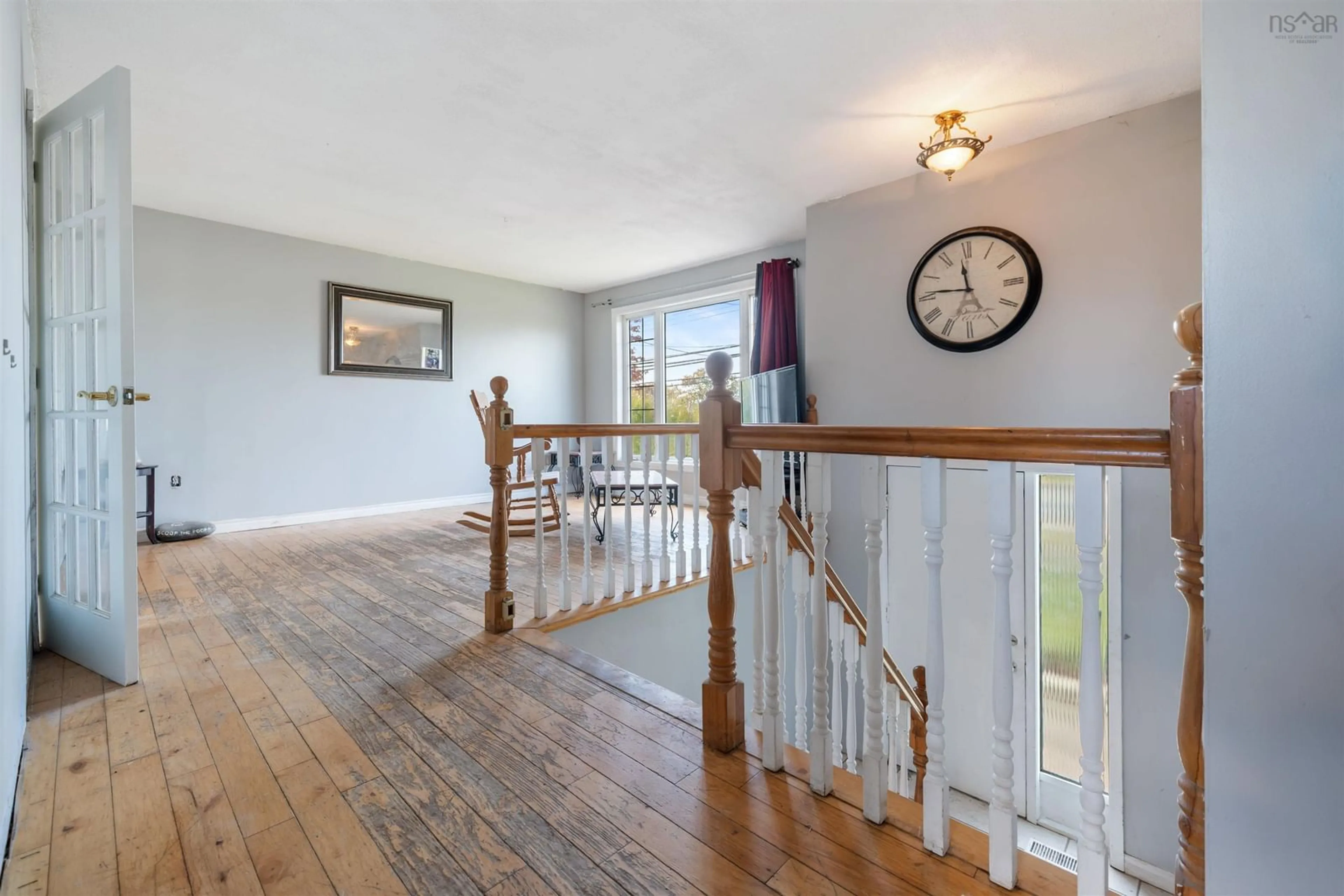 Indoor foyer for 198 Caldwell Rd, Dartmouth Nova Scotia B2V 1V3