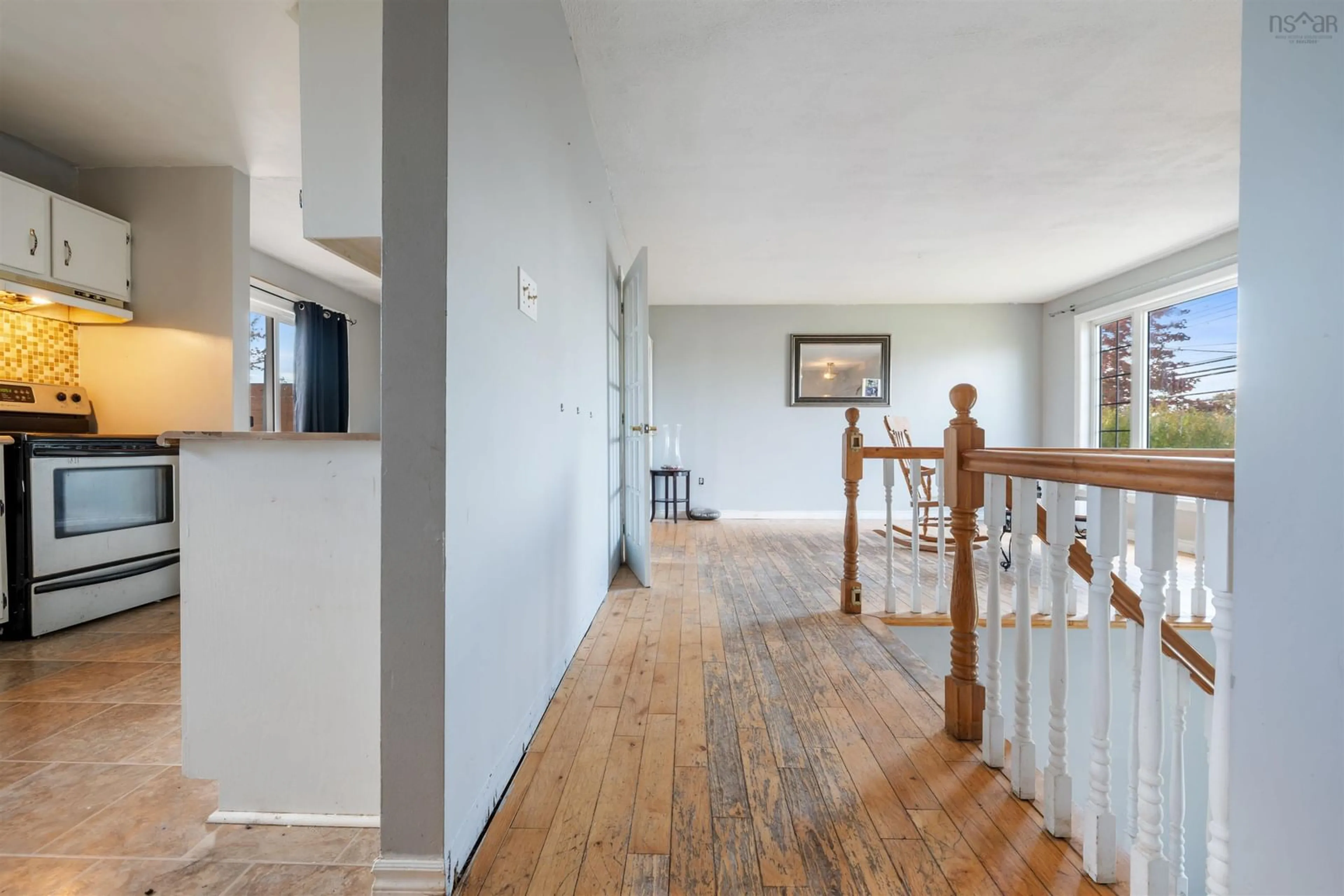 Indoor foyer for 198 Caldwell Rd, Dartmouth Nova Scotia B2V 1V3