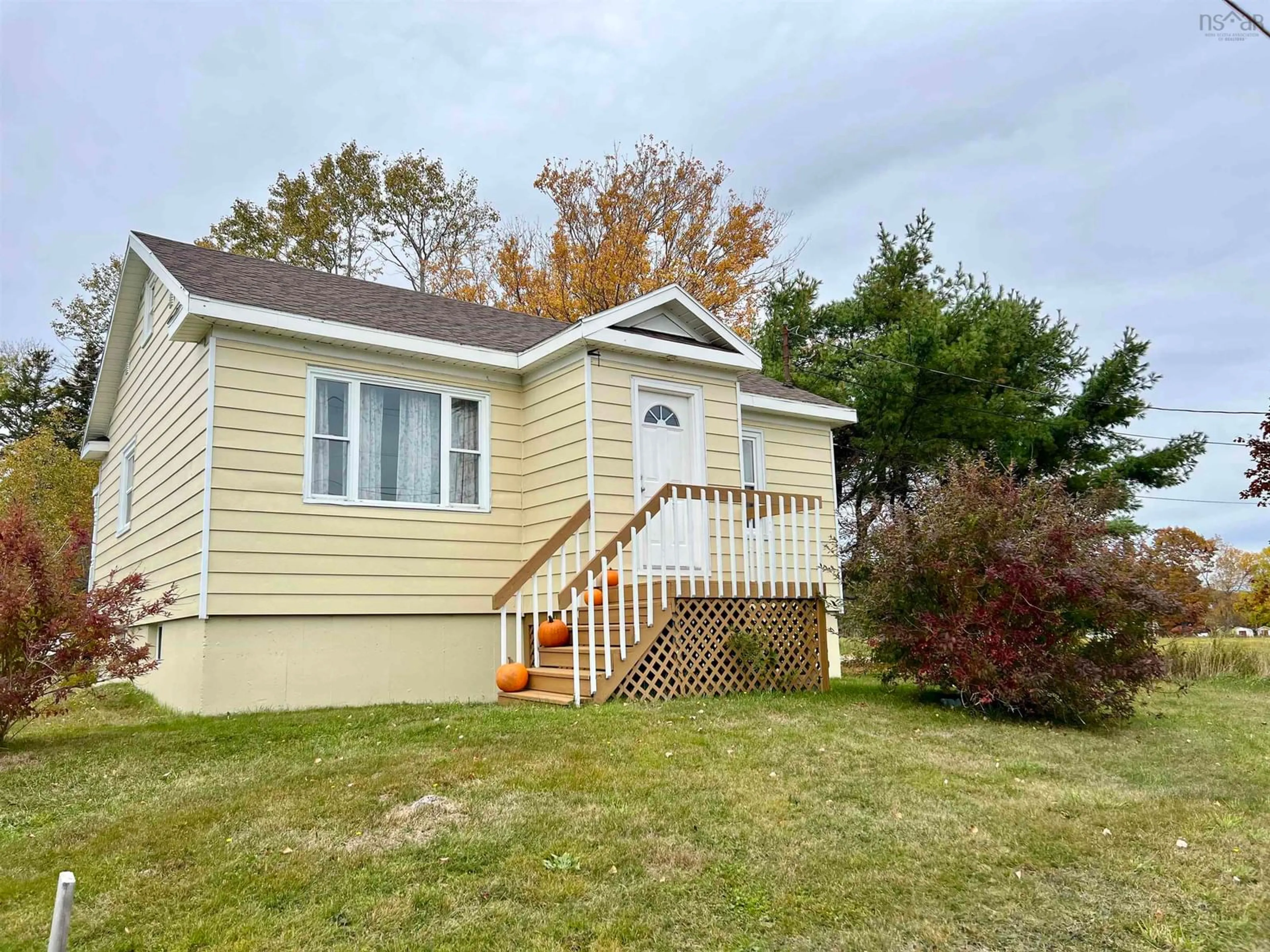 Home with vinyl exterior material, unknown for 60 Crestdale Dr, Sydney Forks Nova Scotia B1L 1A1