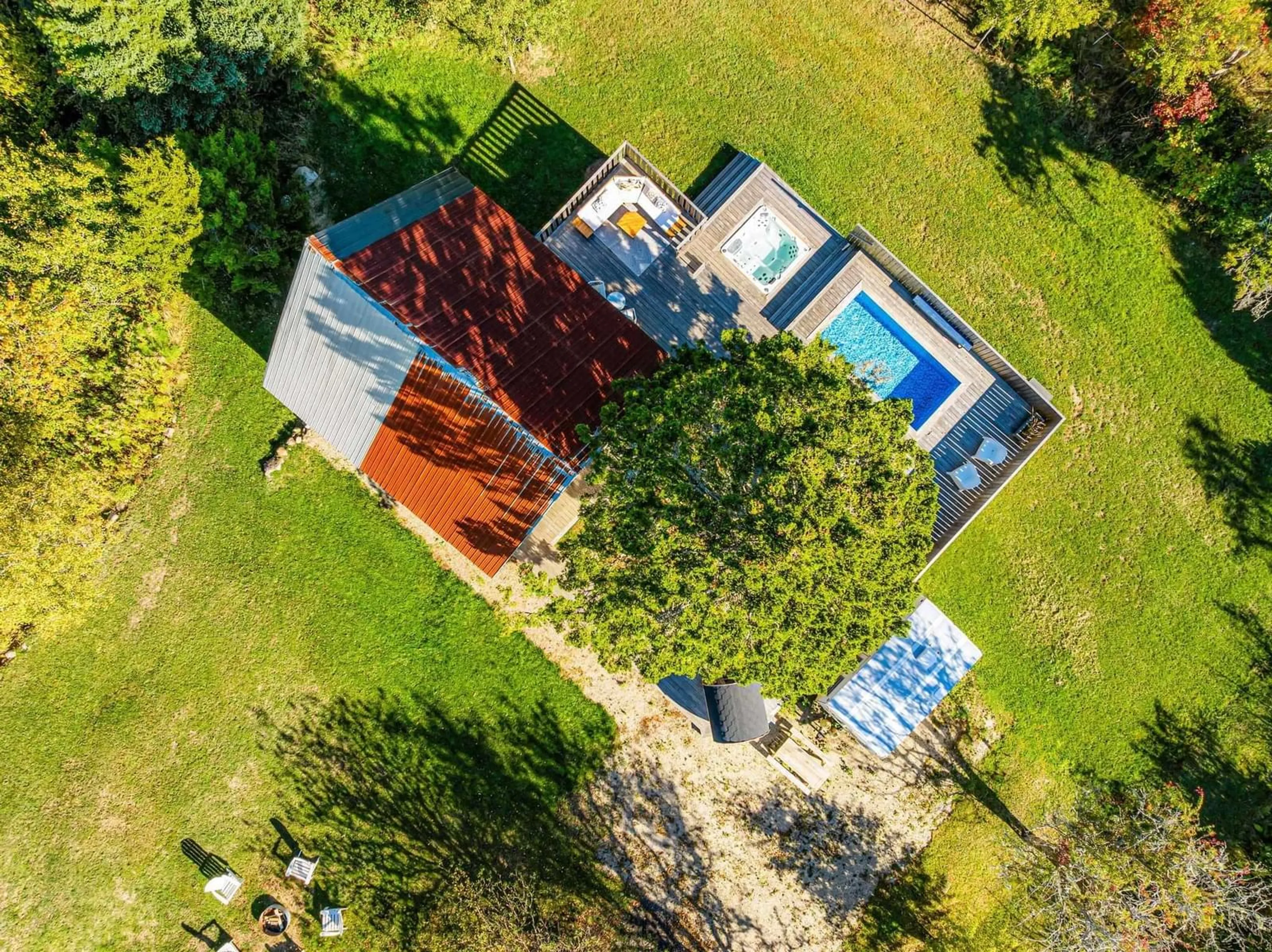 A pic from outside/outdoor area/front of a property/back of a property/a pic from drone, unknown for 3579 331 Hwy, Lahave Nova Scotia B0R 1C0