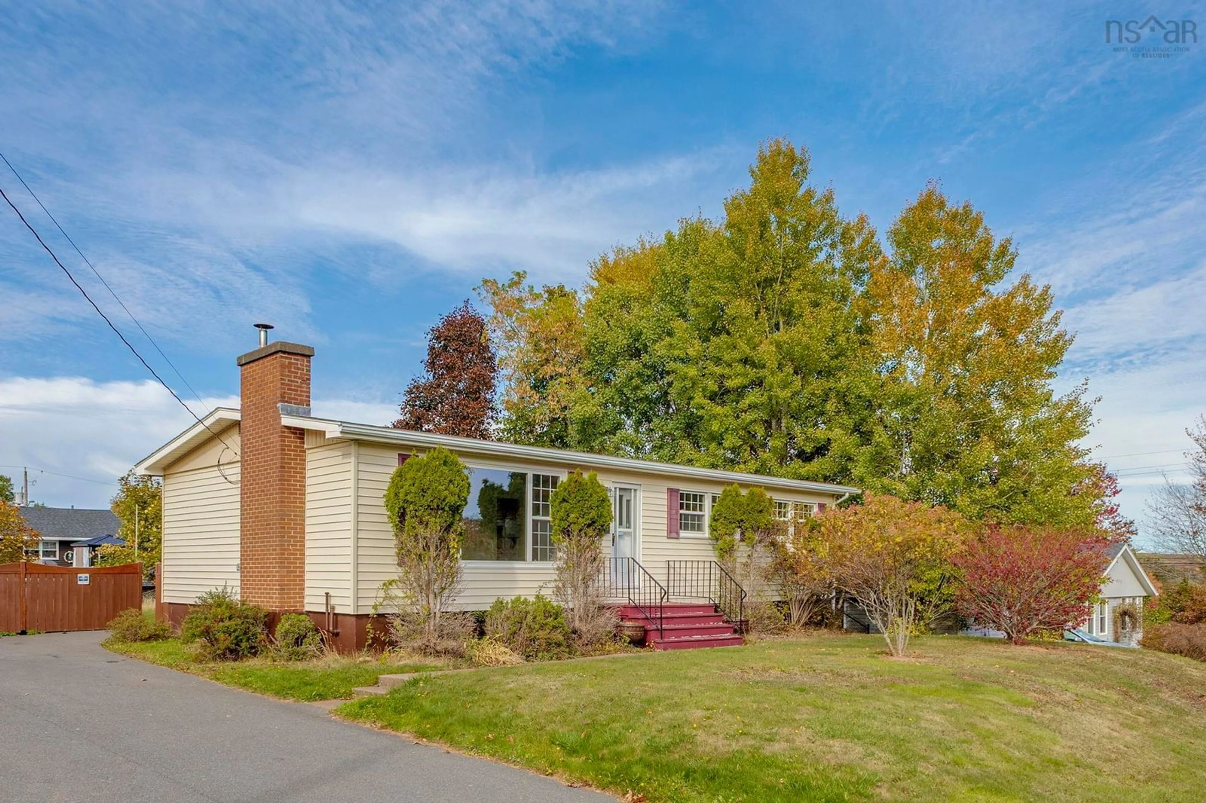 Home with vinyl exterior material, street for 389 Birch St, New Glasgow Nova Scotia B2H 1X8