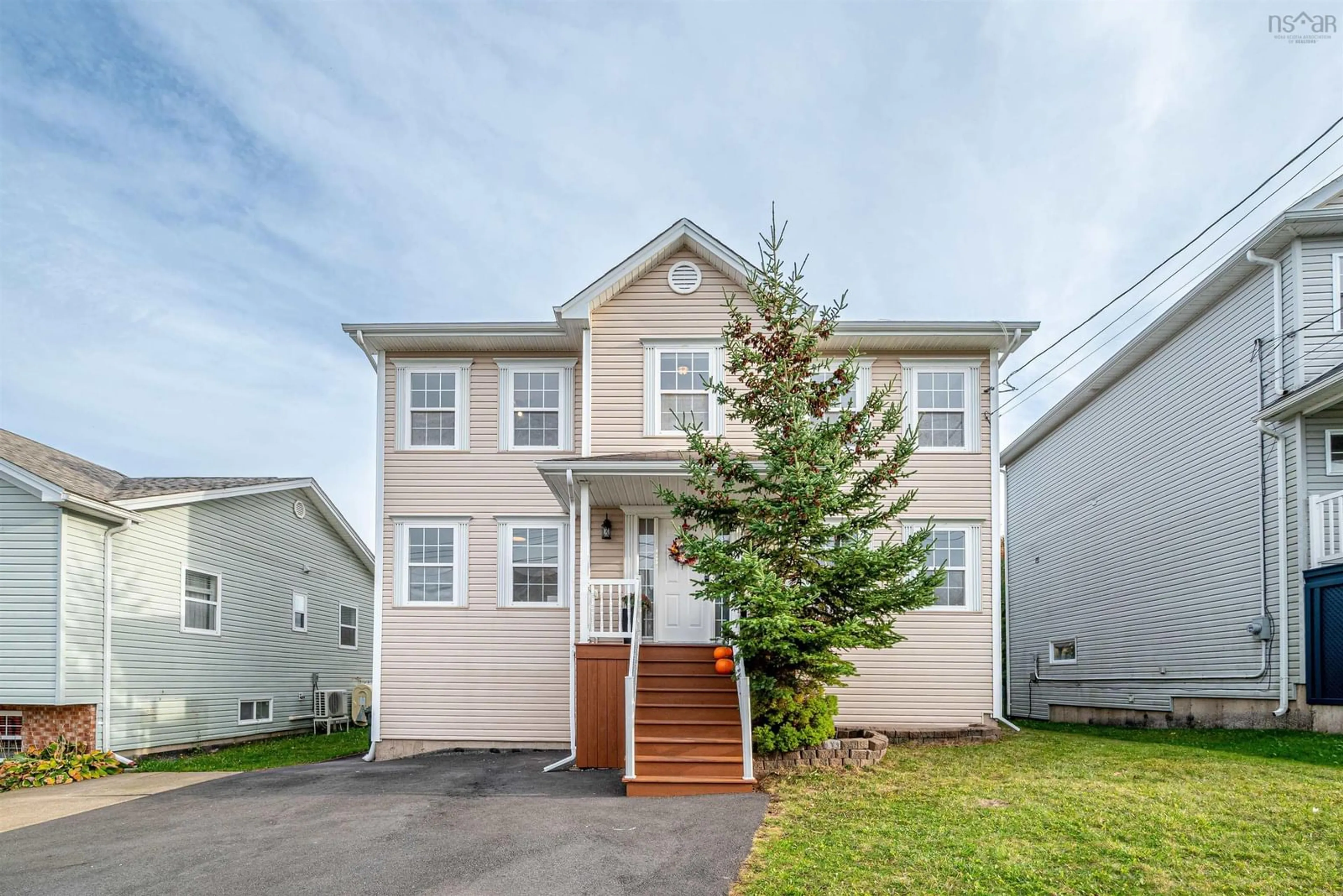Home with vinyl exterior material, street for 100 Beech Tree Run, Halifax Nova Scotia B3T 2G5
