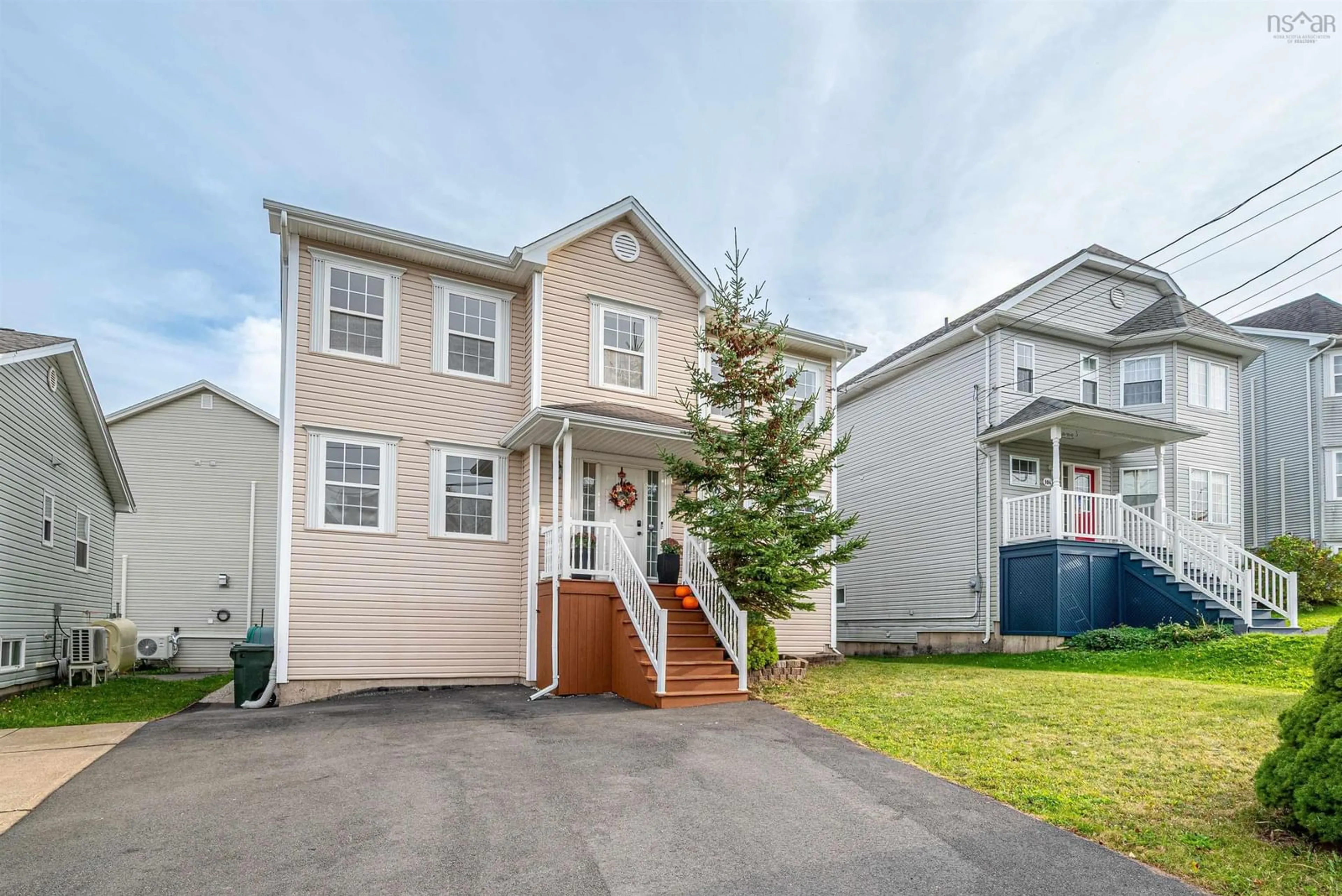 Home with vinyl exterior material, street for 100 Beech Tree Run, Halifax Nova Scotia B3T 2G5