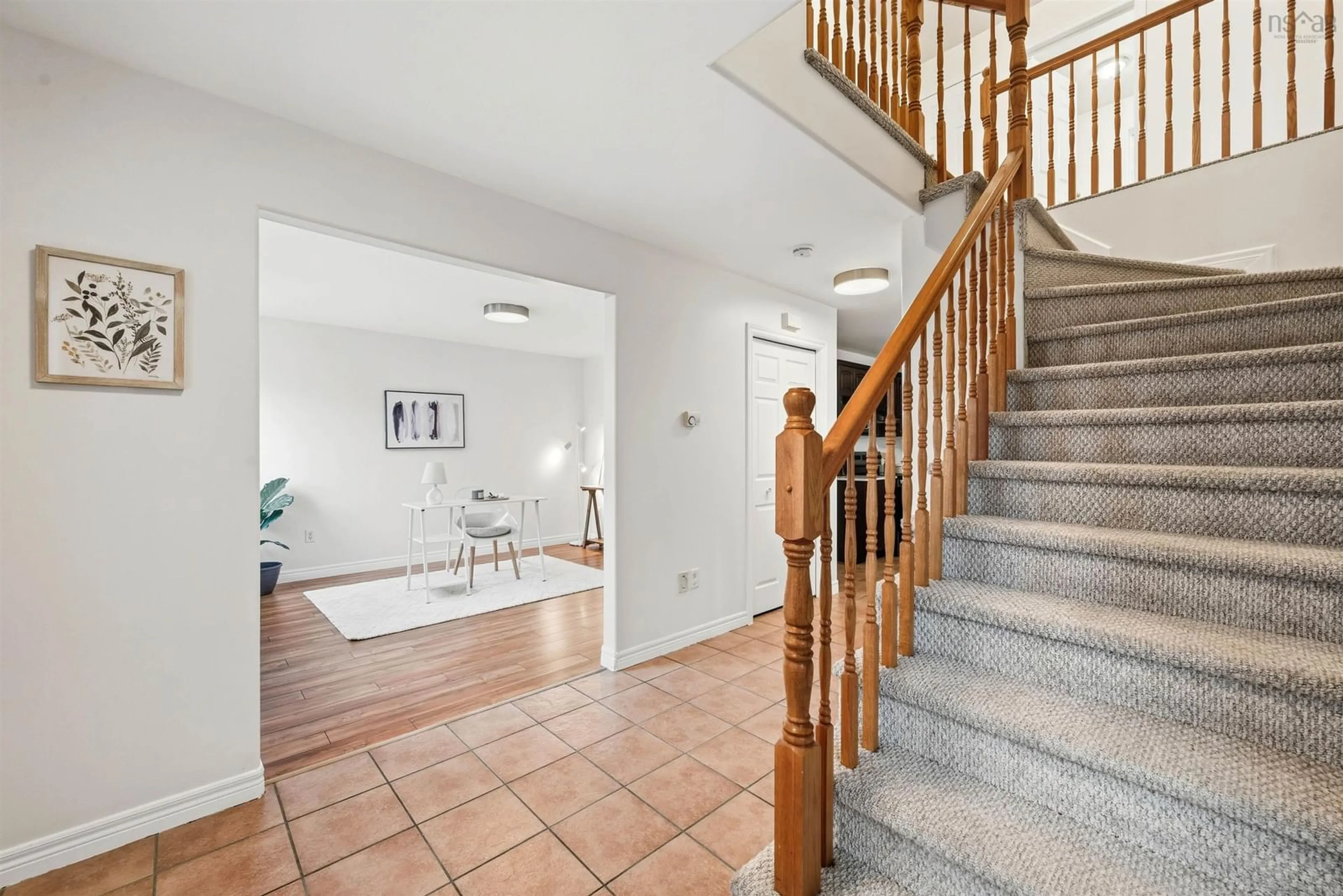 Indoor foyer for 100 Beech Tree Run, Halifax Nova Scotia B3T 2G5