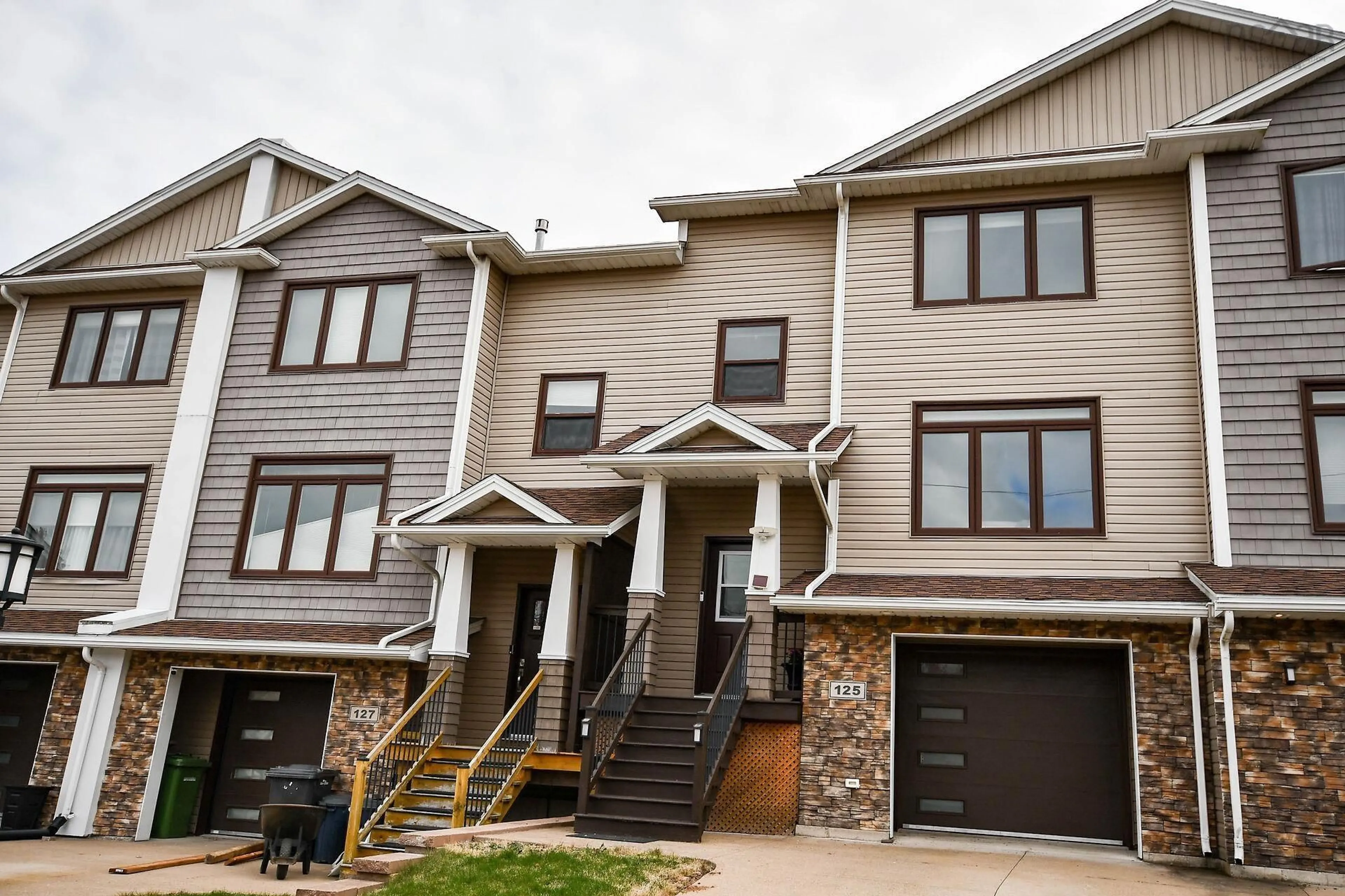 Home with vinyl exterior material, street for 125 Bosun Run, Halifax Nova Scotia B3M 0J3