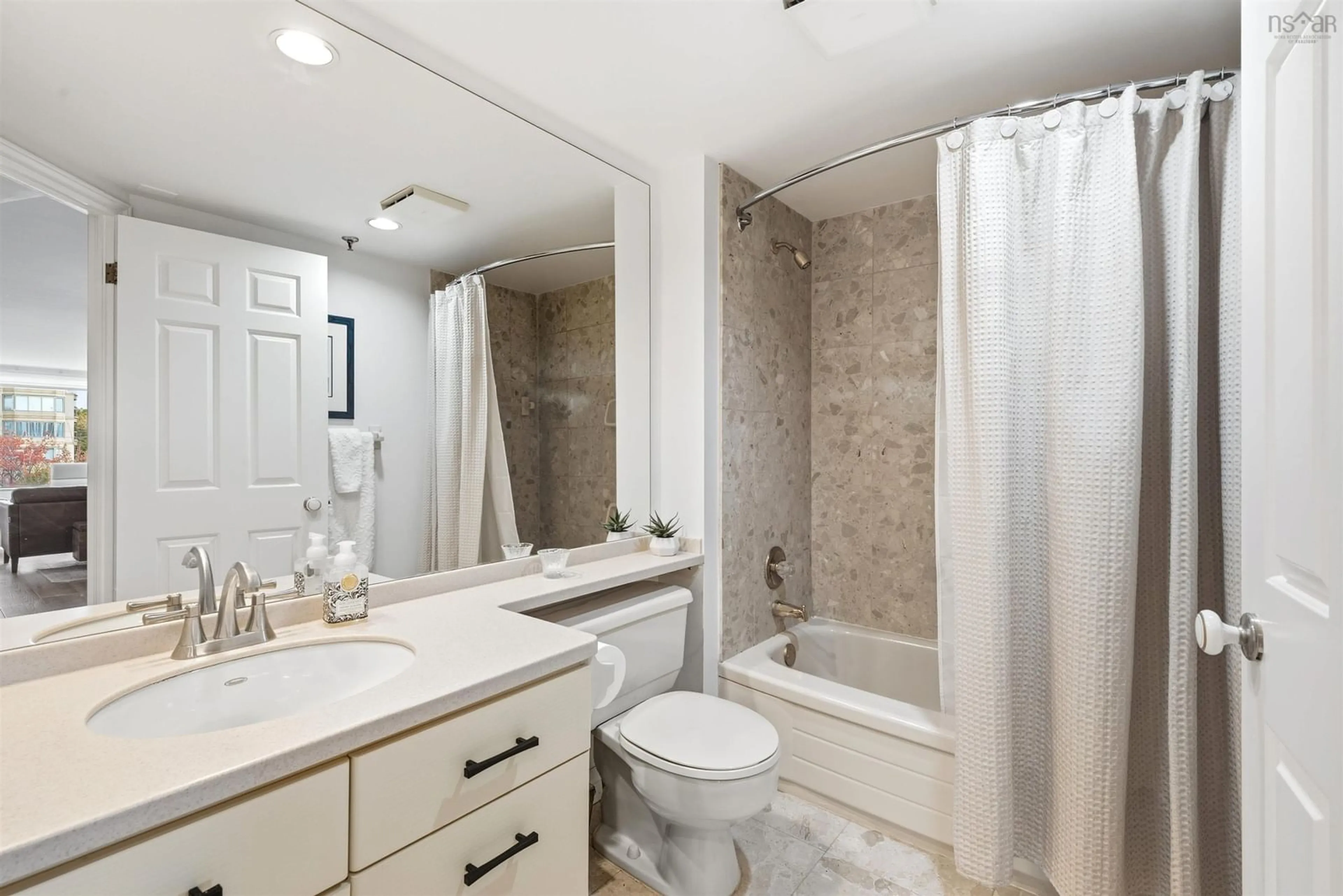 Standard bathroom, ceramic/tile floor for 1470 Summer St #506, Halifax Nova Scotia B3H 3A3