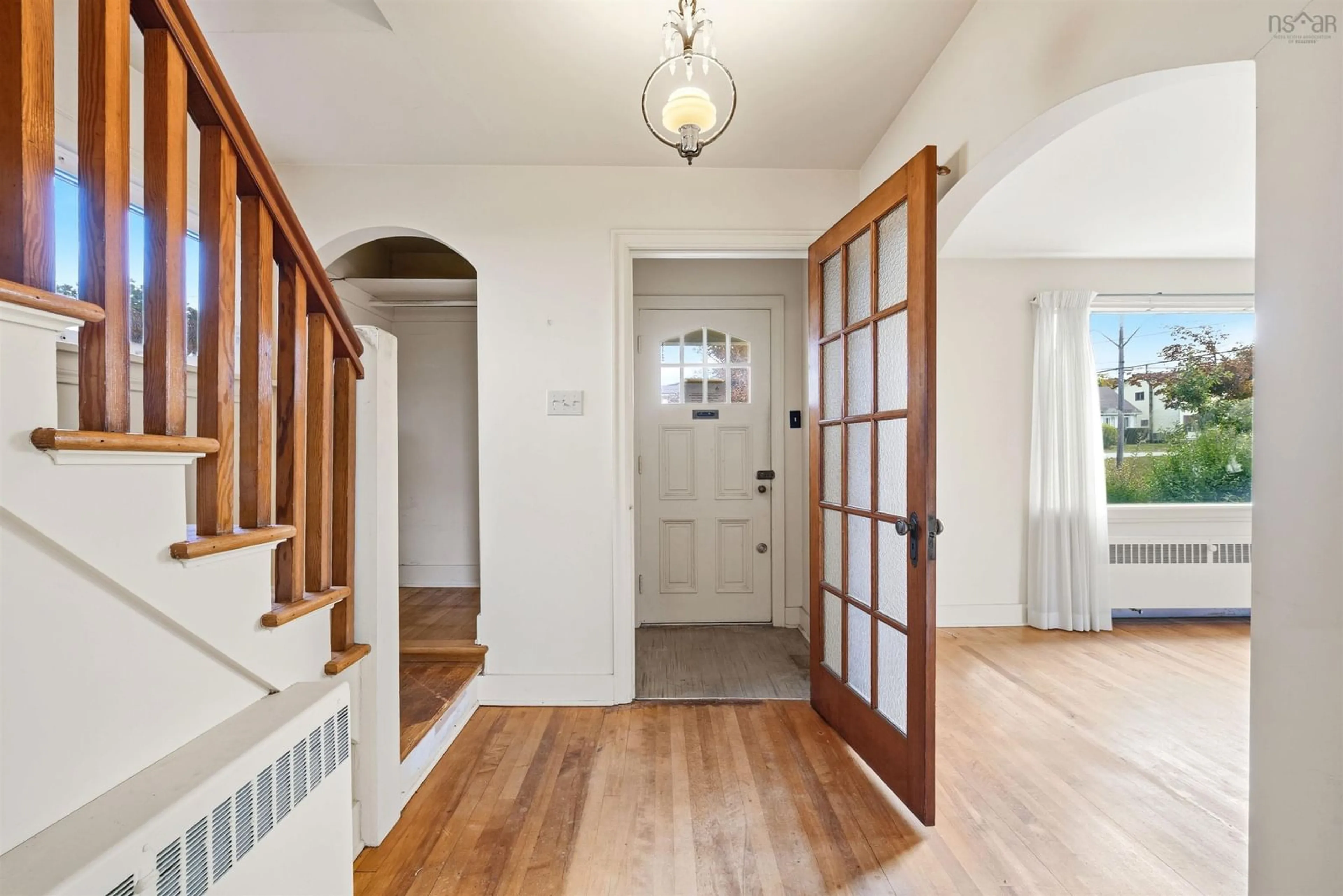 Indoor entryway for 2910 Connaught Ave, Halifax Nova Scotia B3L 3A4