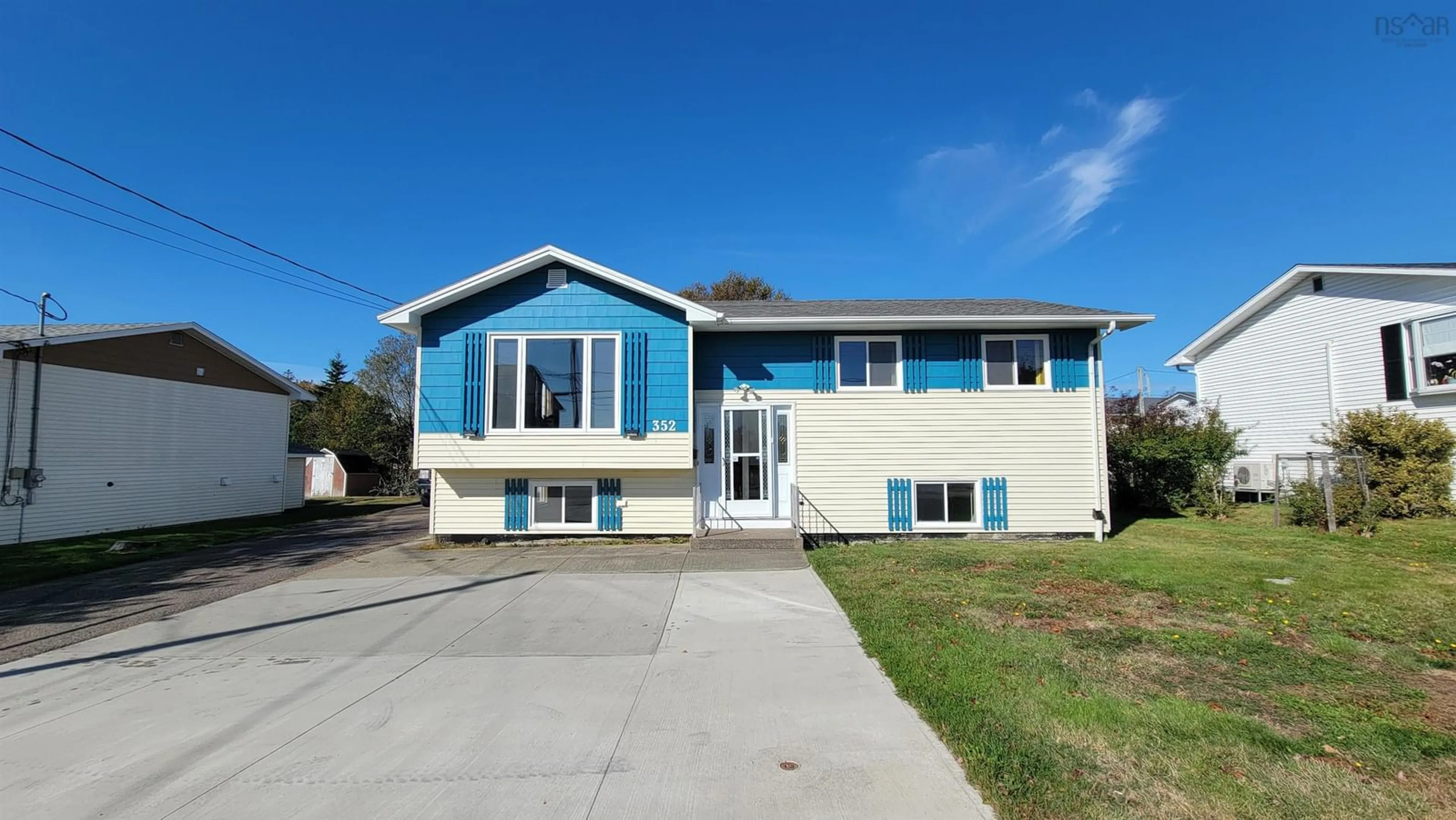 Home with vinyl exterior material, street for 352 Pleasant St, Yarmouth Nova Scotia B5A 2L2