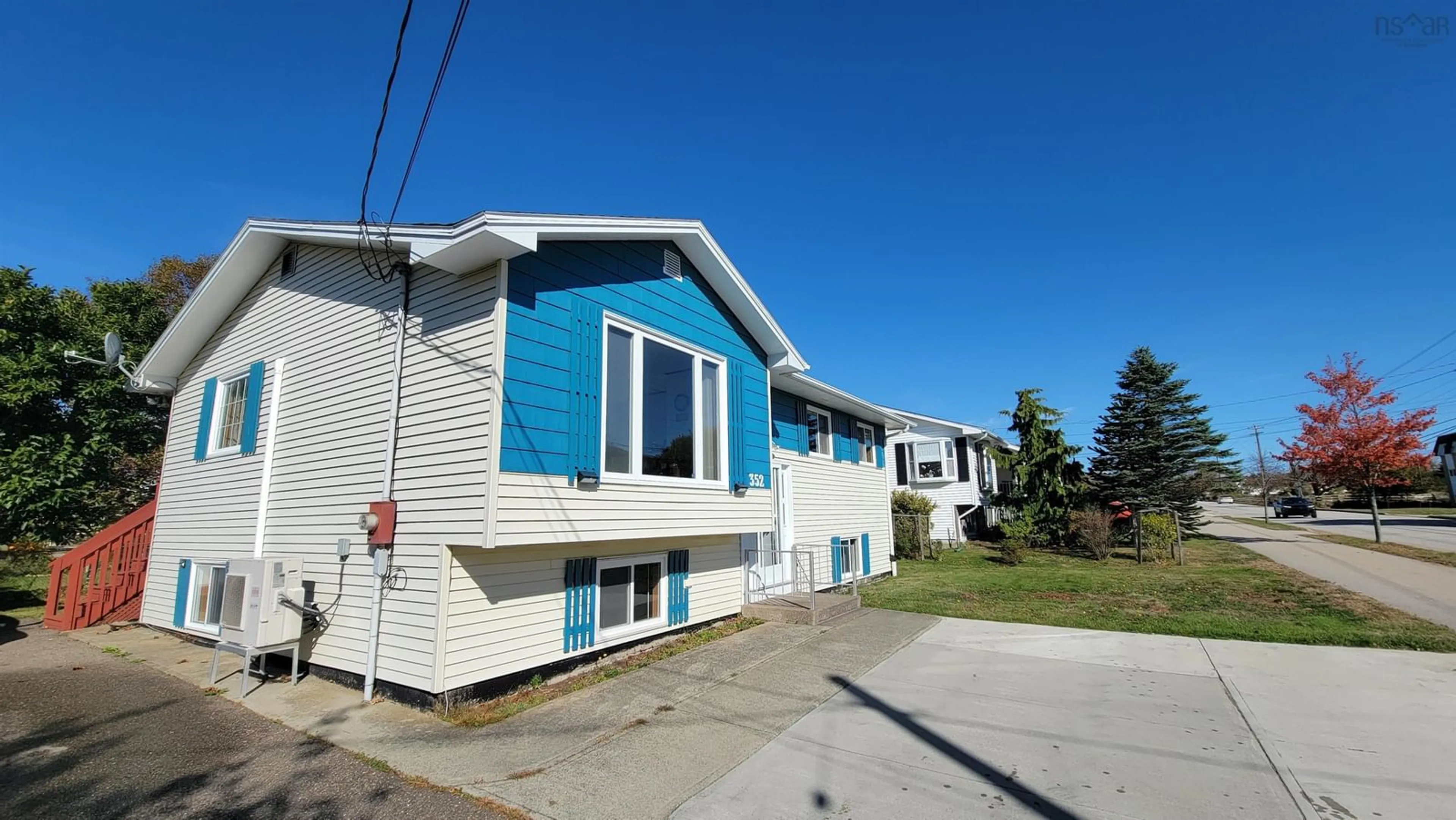 Home with vinyl exterior material, street for 352 Pleasant St, Yarmouth Nova Scotia B5A 2L2