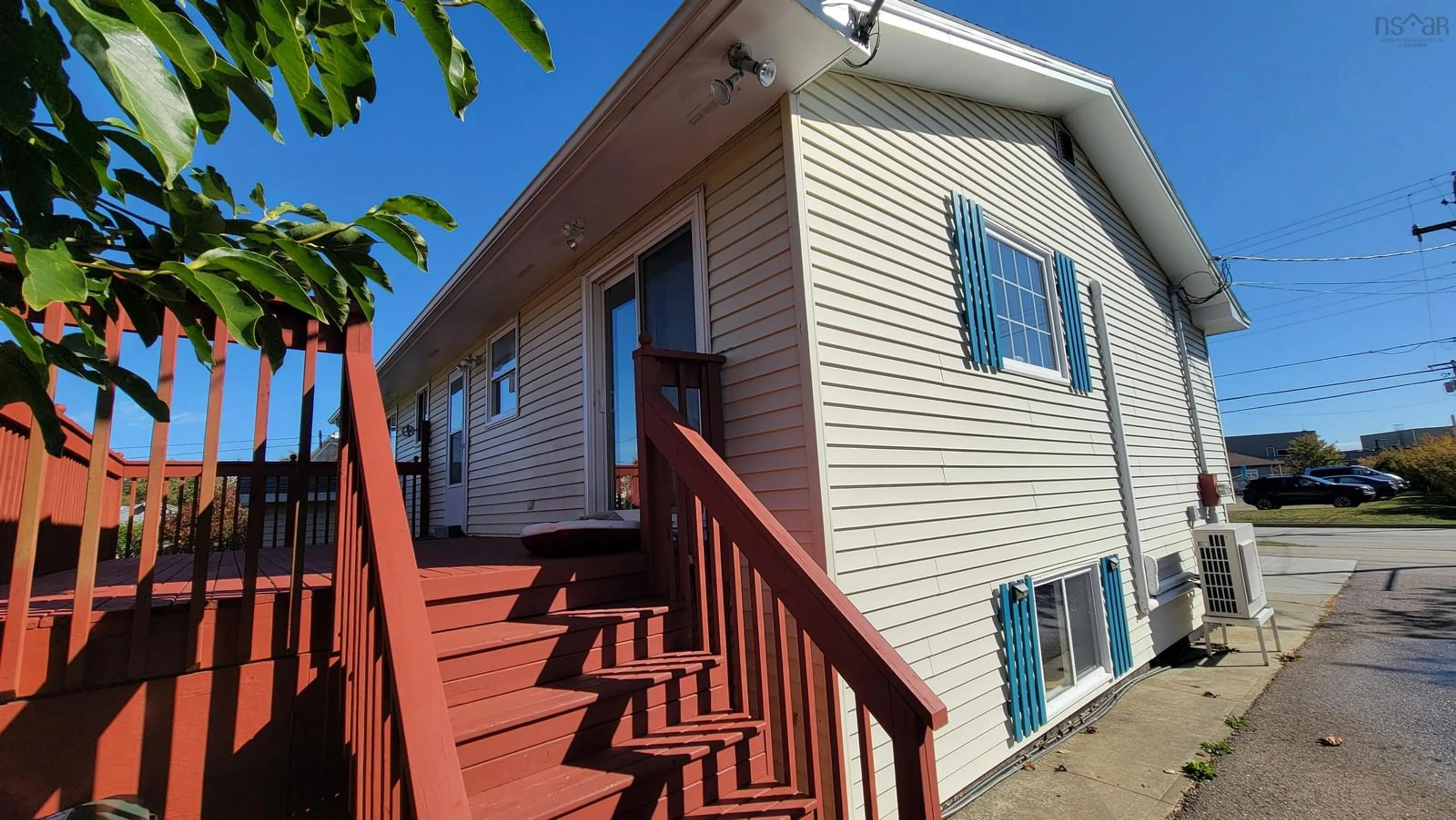 Home with vinyl exterior material, unknown for 352 Pleasant St, Yarmouth Nova Scotia B5A 2L2