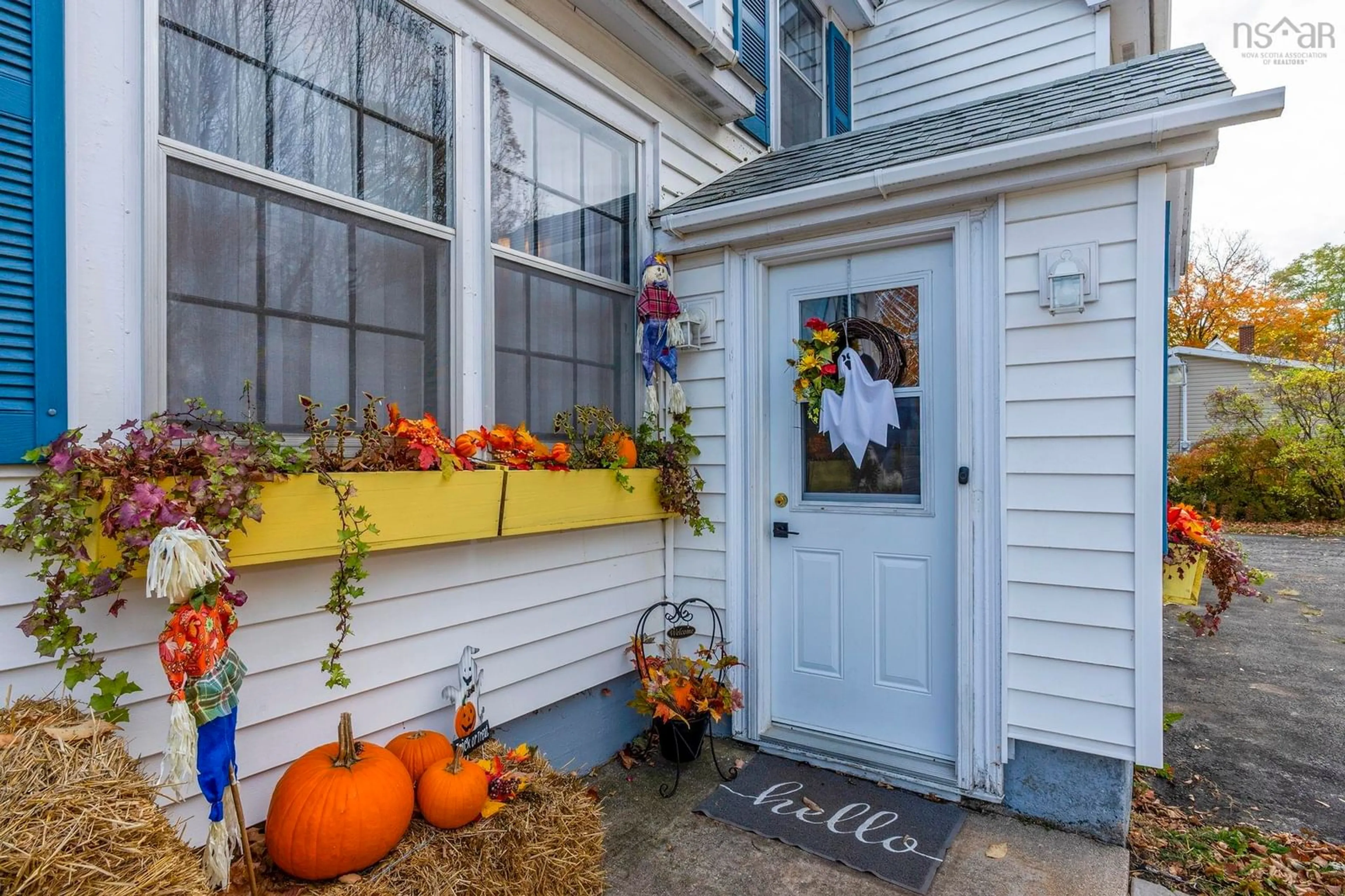 Indoor entryway for 13601 Highway 1, Wilmot Nova Scotia B0P 1W0