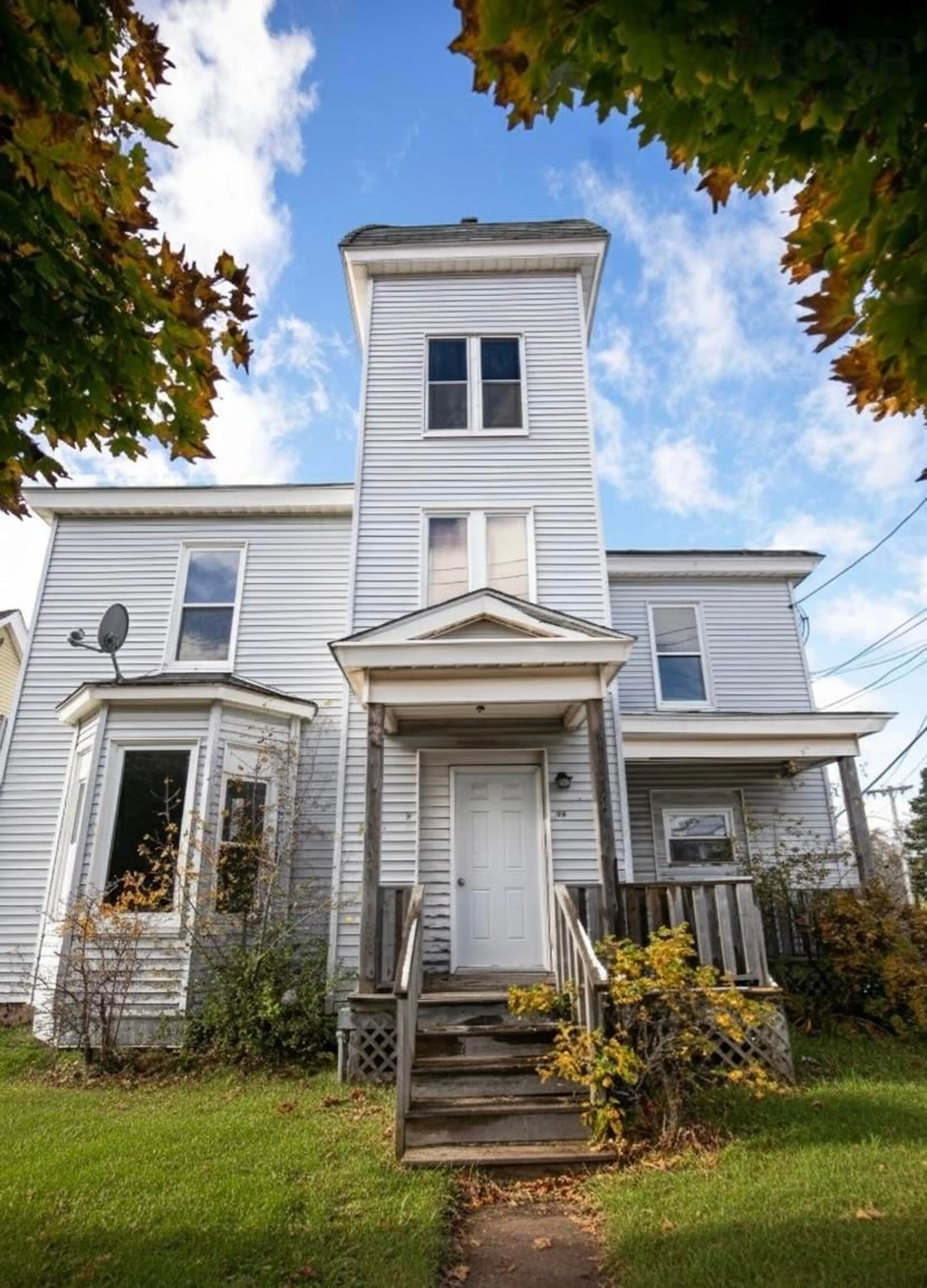 Home with vinyl exterior material, street for 9 West Victoria St, Amherst Nova Scotia B4H 1B7