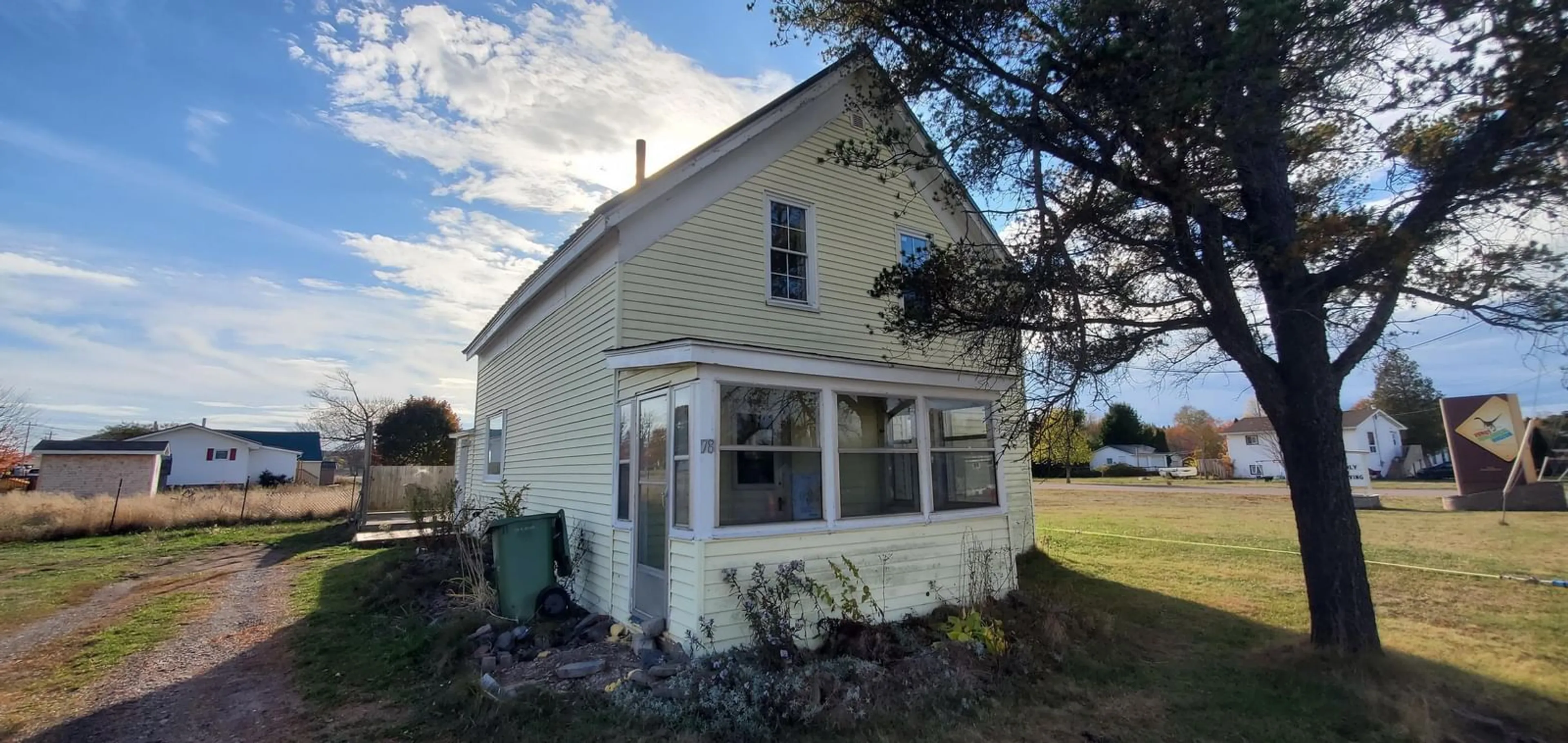 Home with vinyl exterior material, building for 178 Two Islands Rd, Parrsboro Nova Scotia B0M 1S0