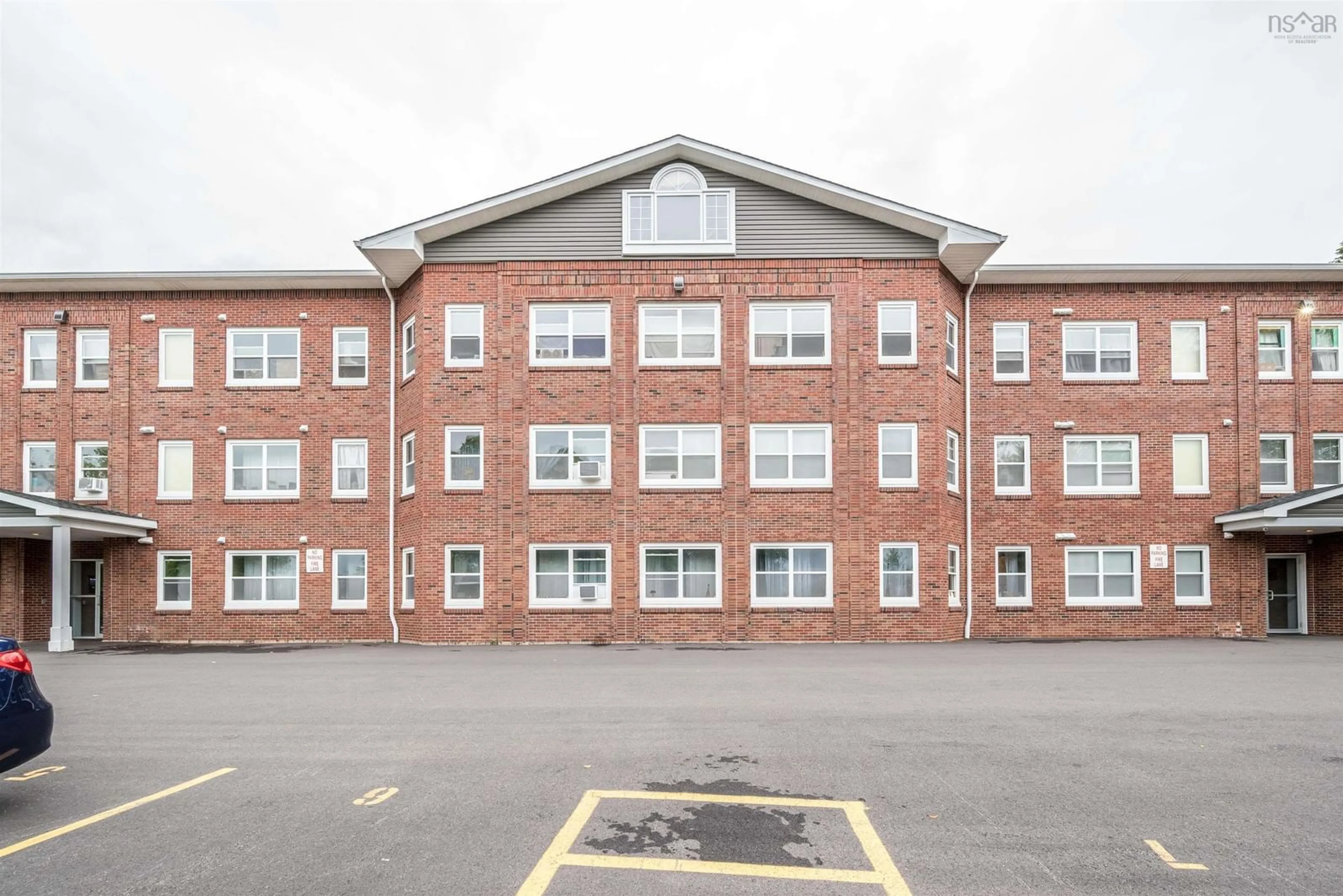 Patio, building for 790 King St, Windsor Nova Scotia B0N 2T0