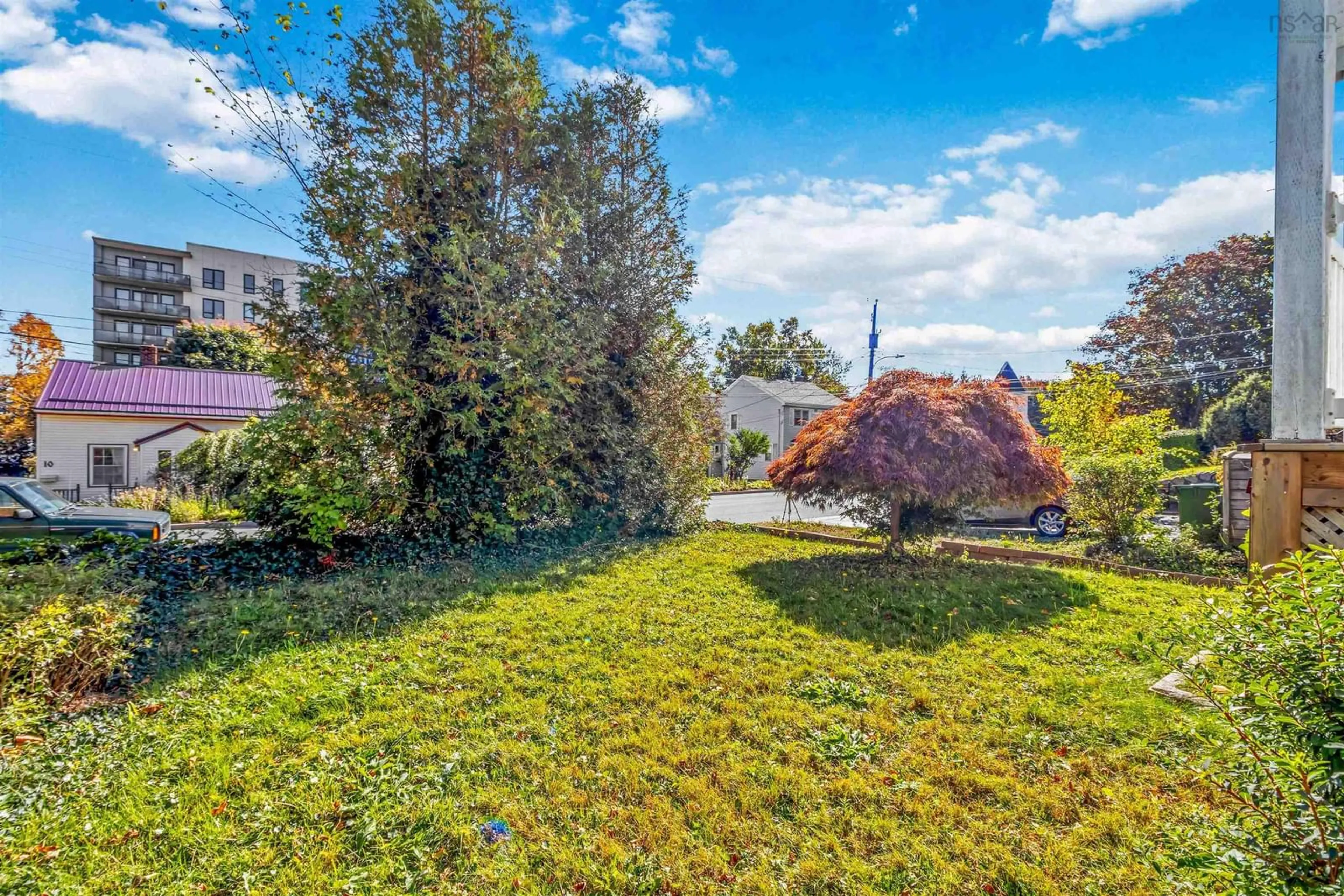 A pic from outside/outdoor area/front of a property/back of a property/a pic from drone, street for 11 Ashdale Ave, Halifax Nova Scotia B3N 2C7