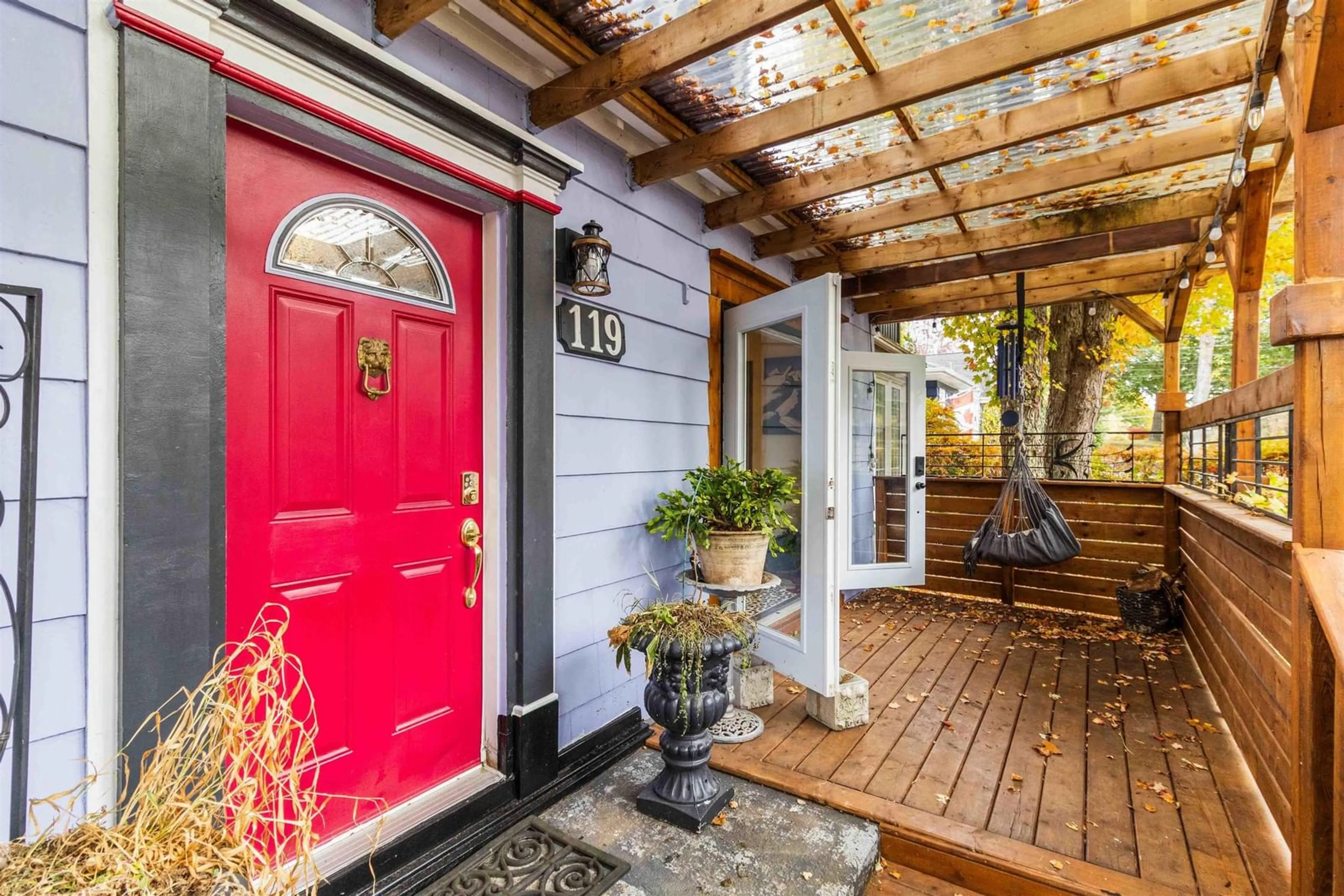 Indoor entryway for 119 Alexandra Ave, Bridgewater Nova Scotia B4V 1H5
