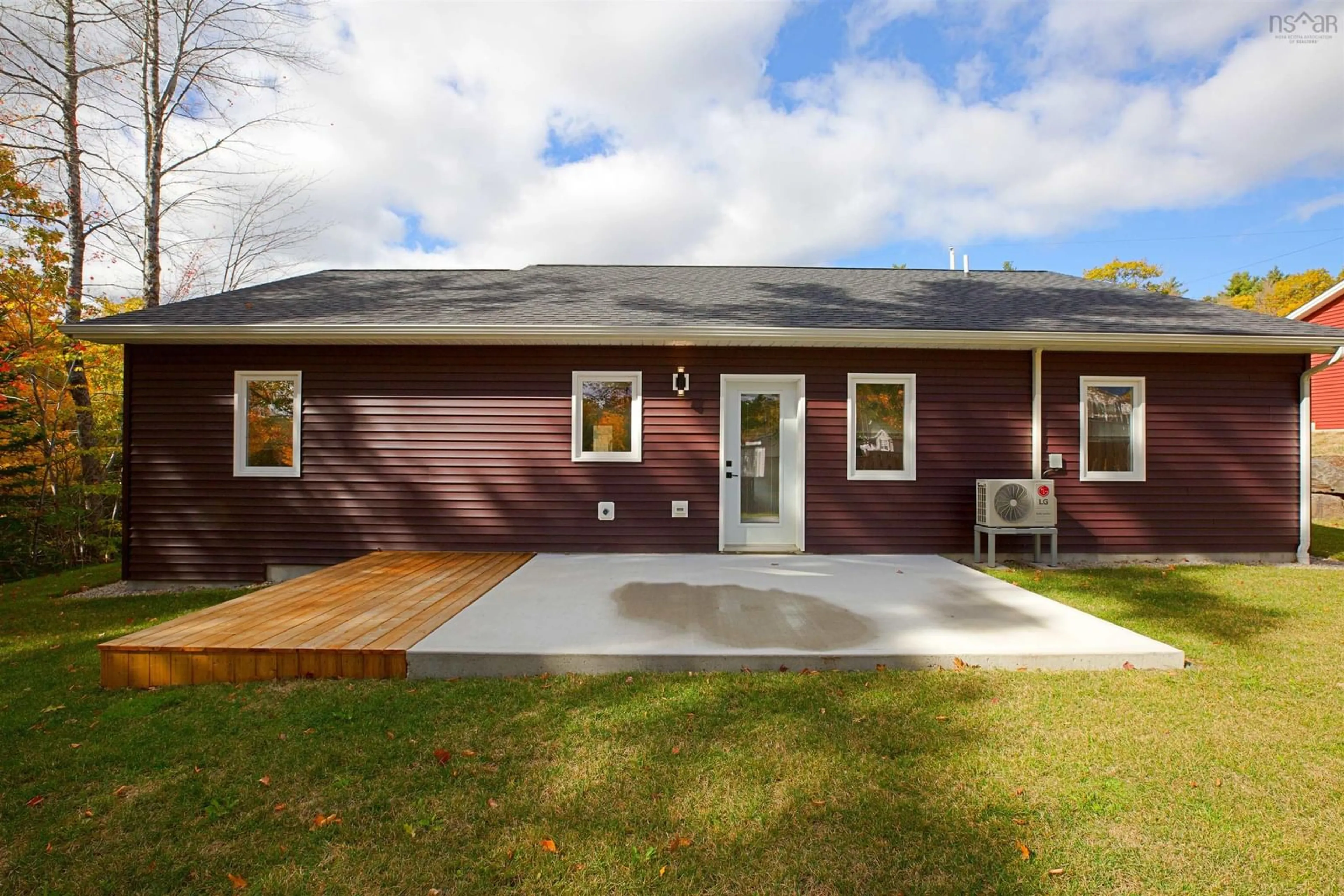 Home with vinyl exterior material, unknown for 139 Winburn Ave, Bridgewater Nova Scotia B4V 4A2