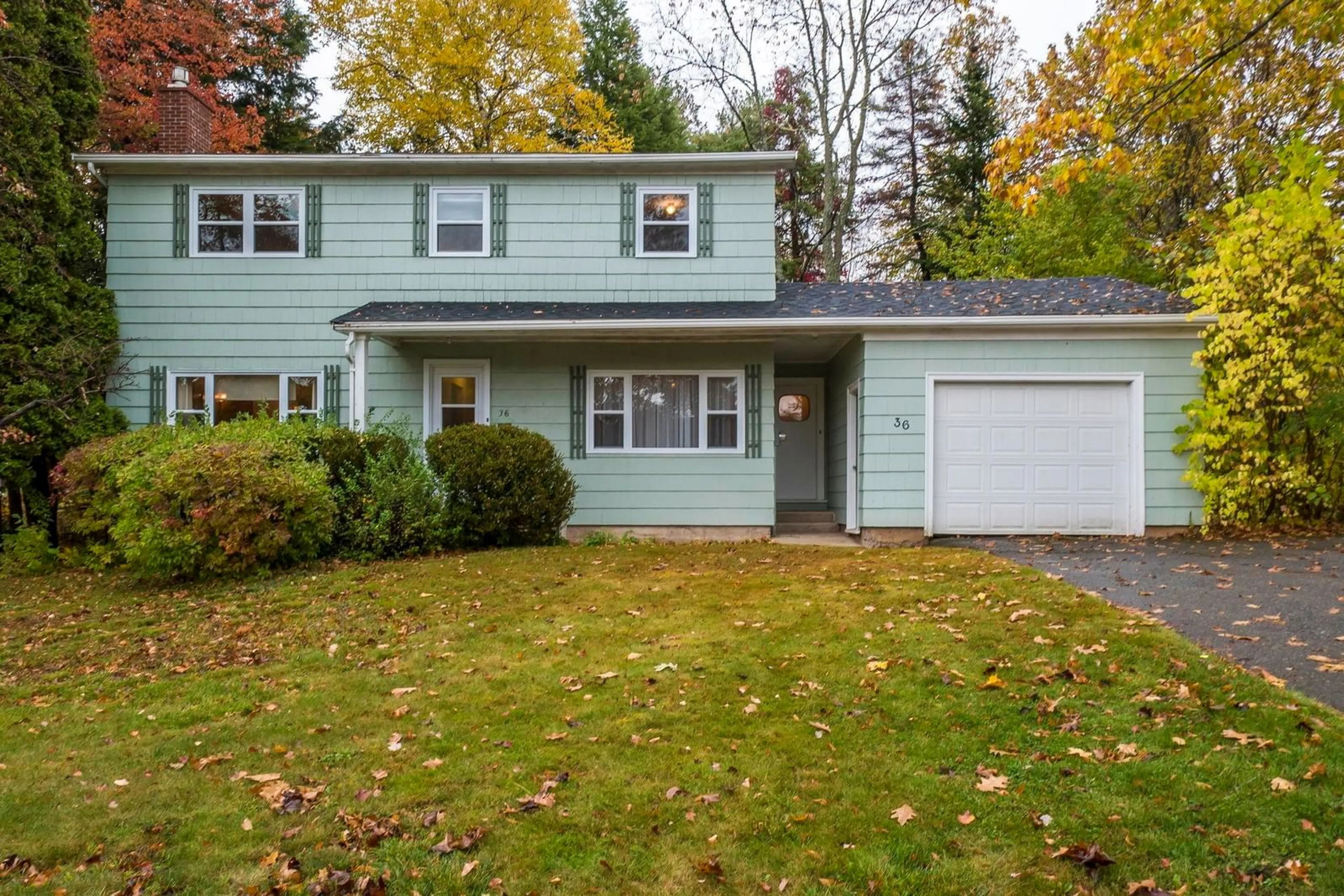 Home with vinyl exterior material, street for 36 Fielding Ave, Kentville Nova Scotia B4N 2T6