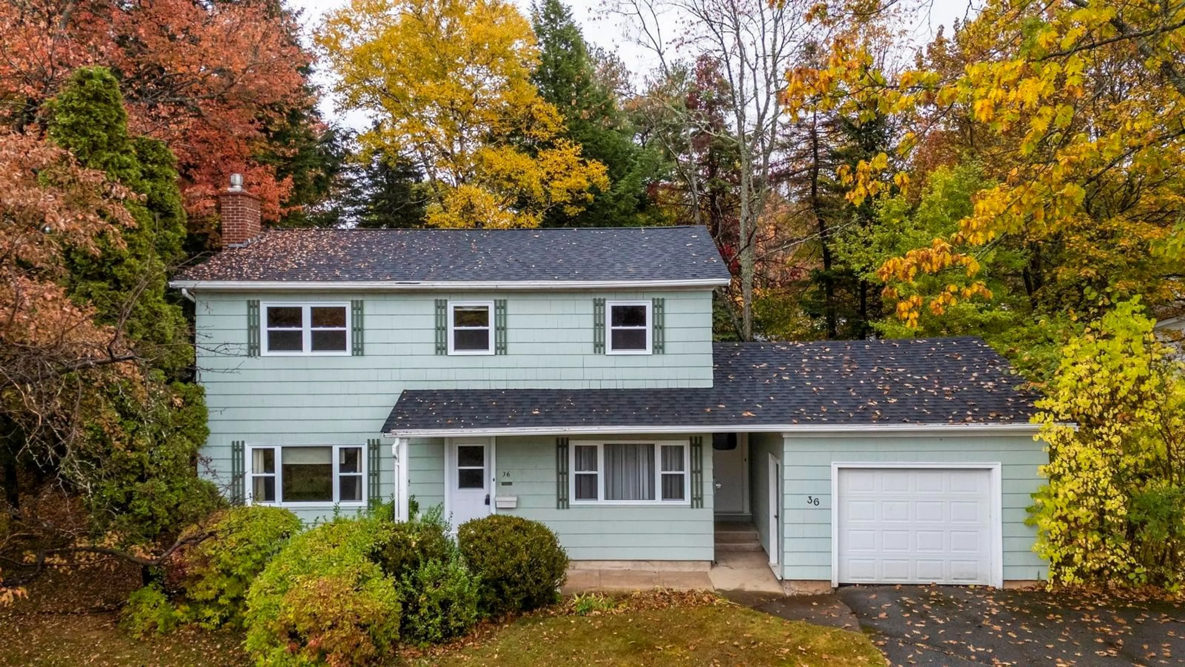 Home with vinyl exterior material, street for 36 Fielding Ave, Kentville Nova Scotia B4N 2T6