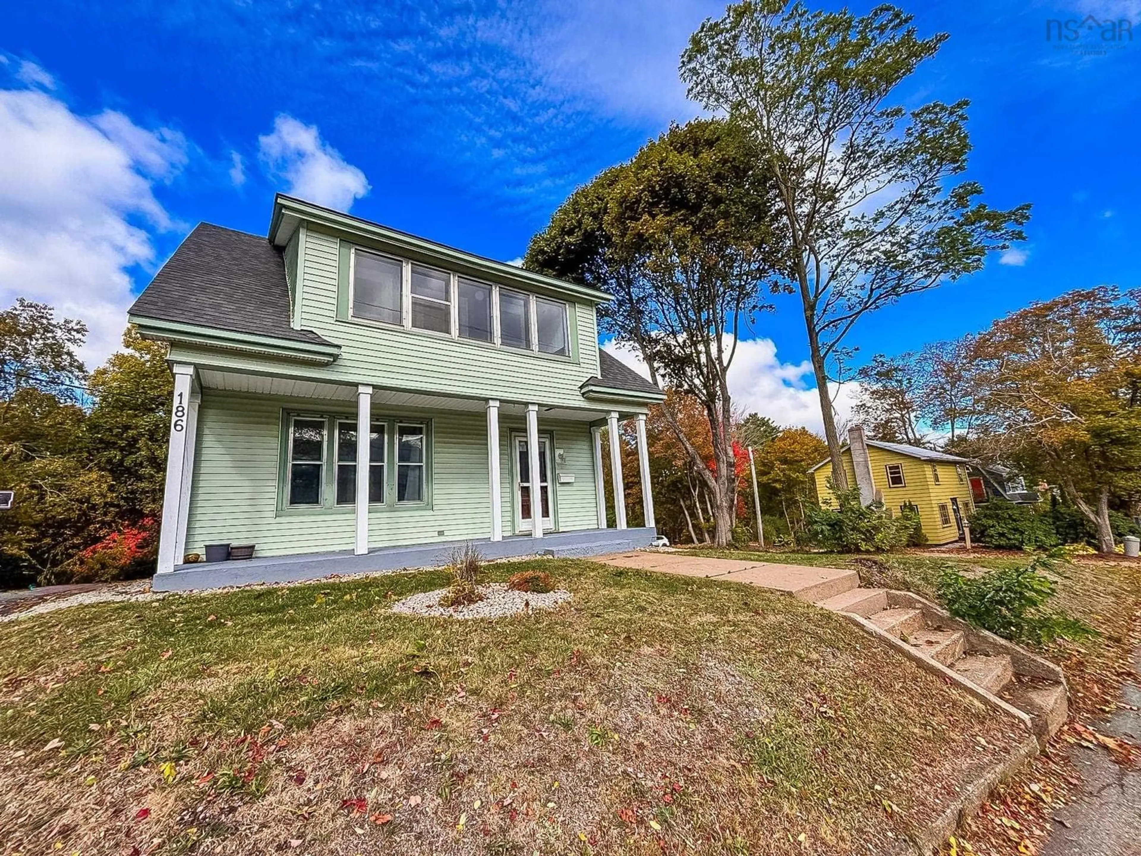 A pic from outside/outdoor area/front of a property/back of a property/a pic from drone, street for 186 Dufferin St, Bridgewater Nova Scotia B4V 2G7