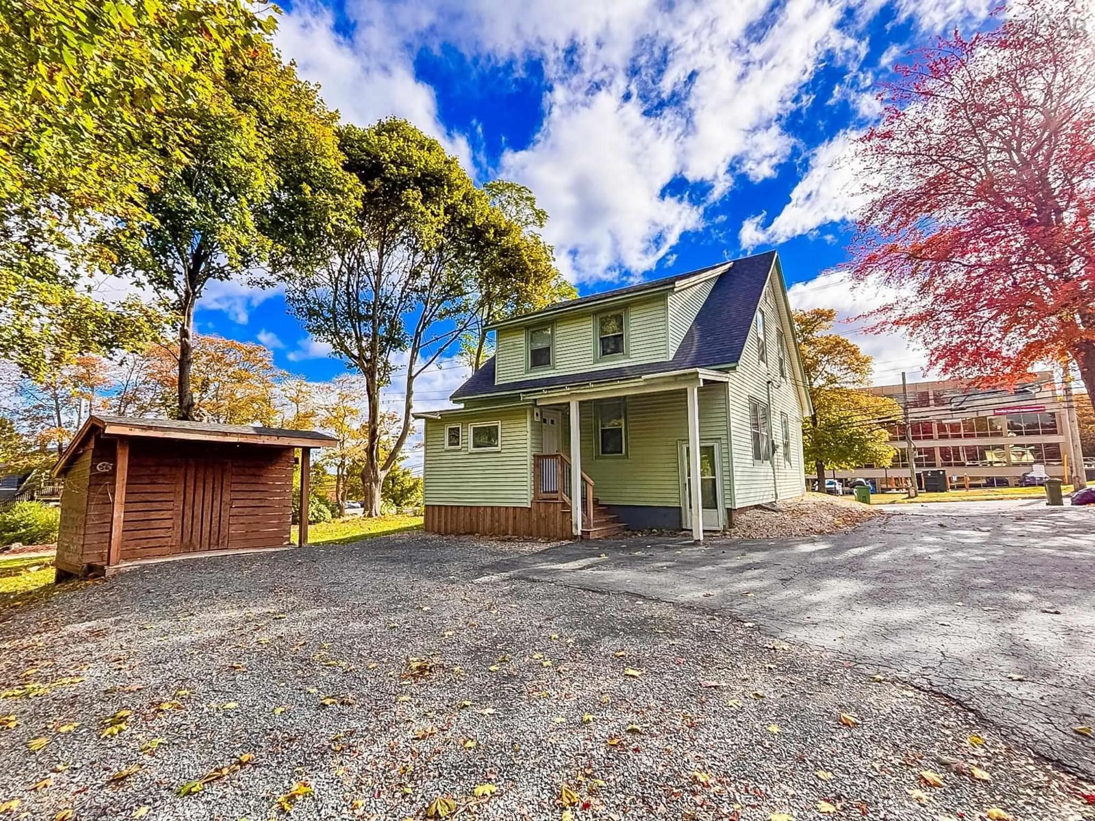A pic from outside/outdoor area/front of a property/back of a property/a pic from drone, street for 186 Dufferin St, Bridgewater Nova Scotia B4V 2G7