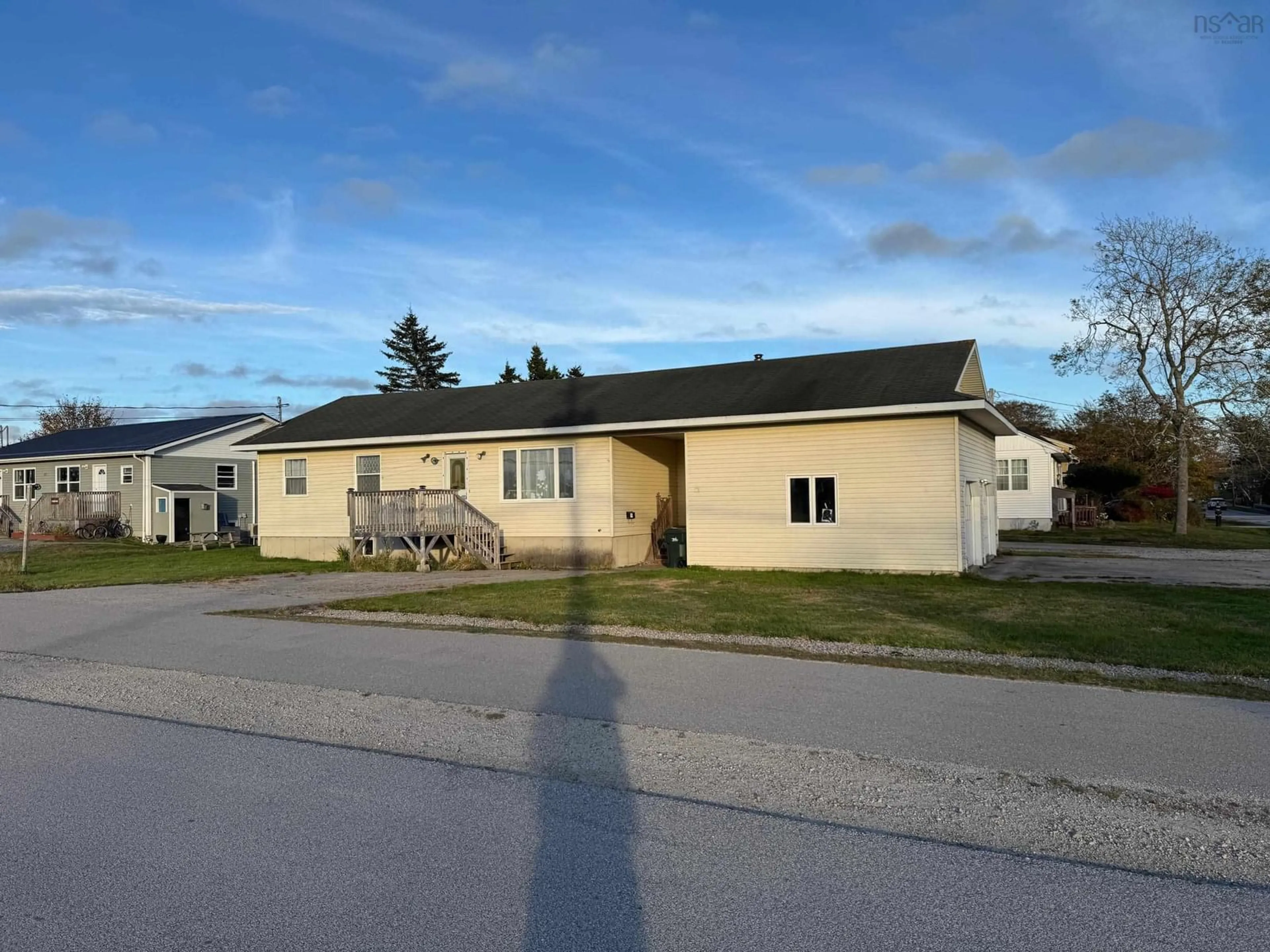 Home with vinyl exterior material, street for 59 Clements Ave, Yarmouth Nova Scotia B5A 2L8