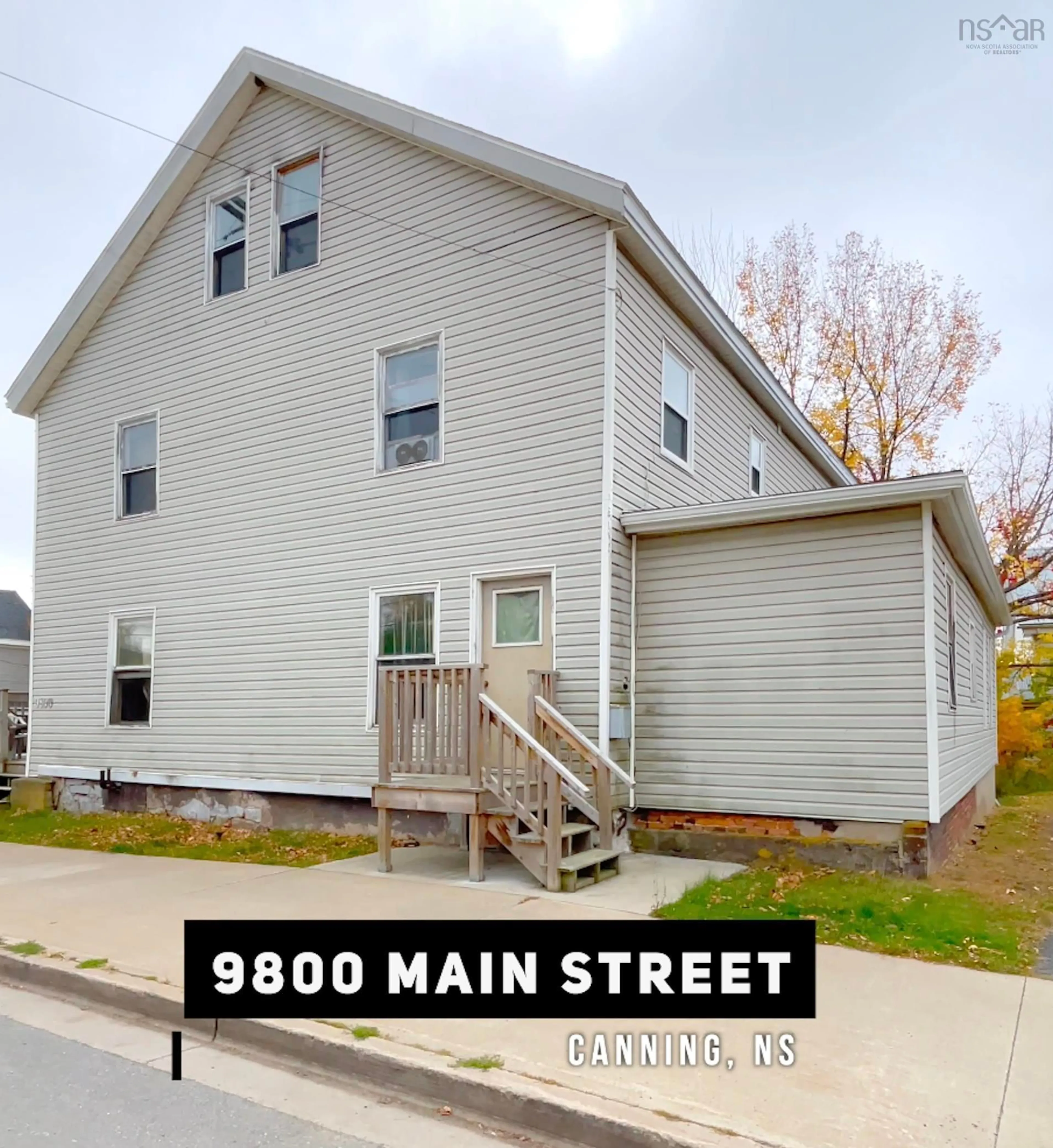 Home with vinyl exterior material, street for 9800 Main St, Canning Nova Scotia B0P 1H0