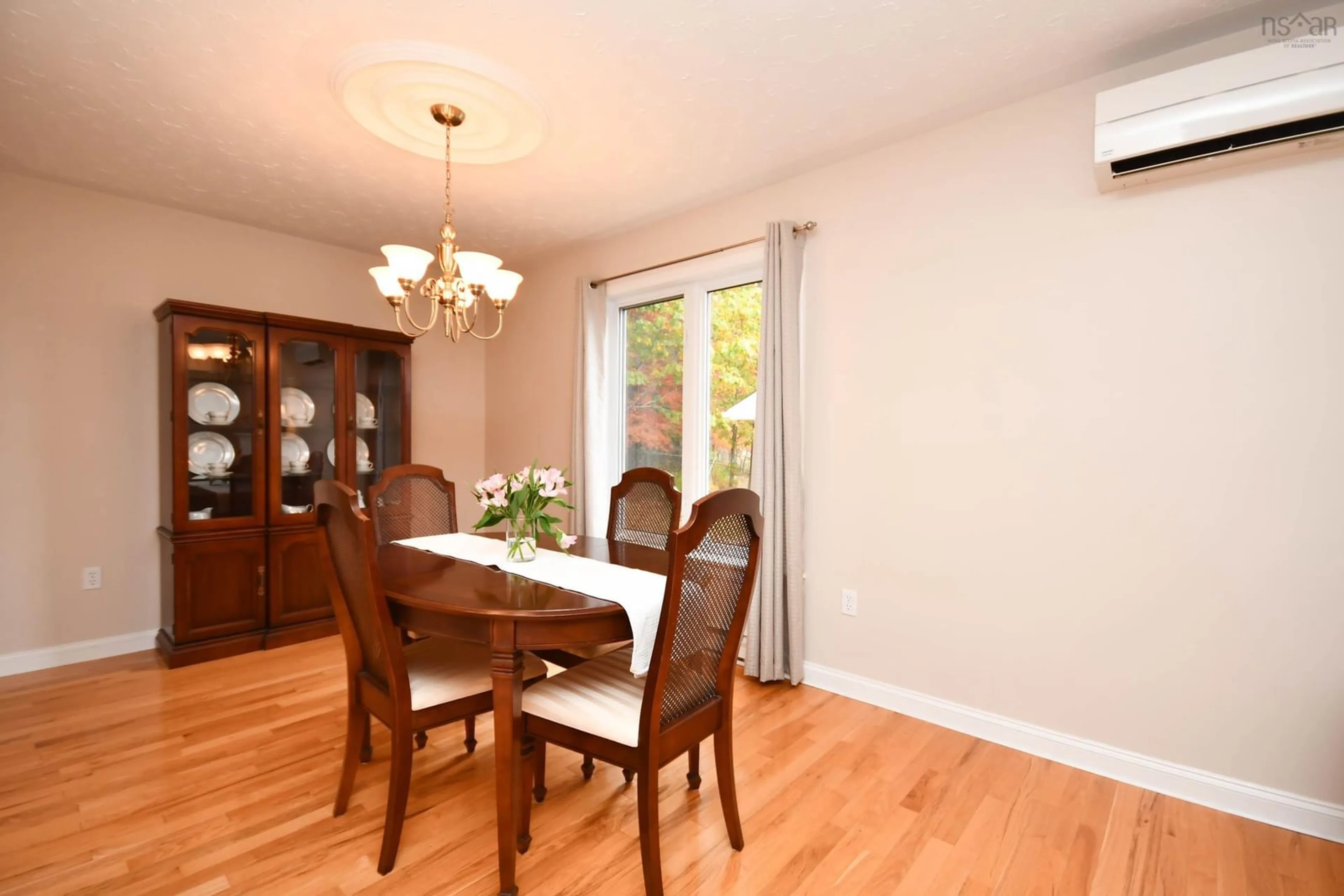 Dining room, wood/laminate floor for 70 Portland Estates Blvd, Dartmouth Nova Scotia B2W 6E5