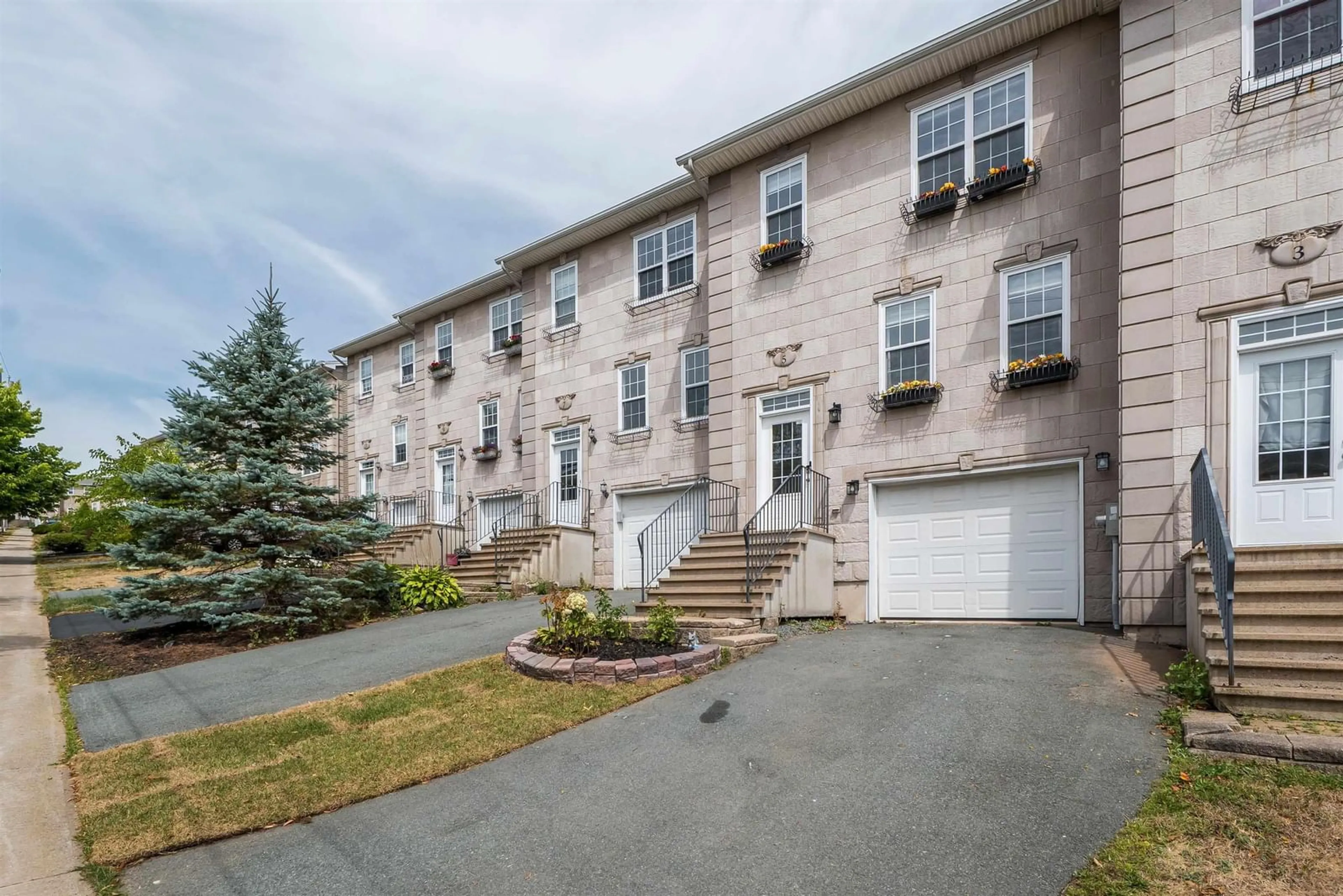 A pic from outside/outdoor area/front of a property/back of a property/a pic from drone, street for 5 Brigadier Crt, Halifax Nova Scotia B3M 4Y4