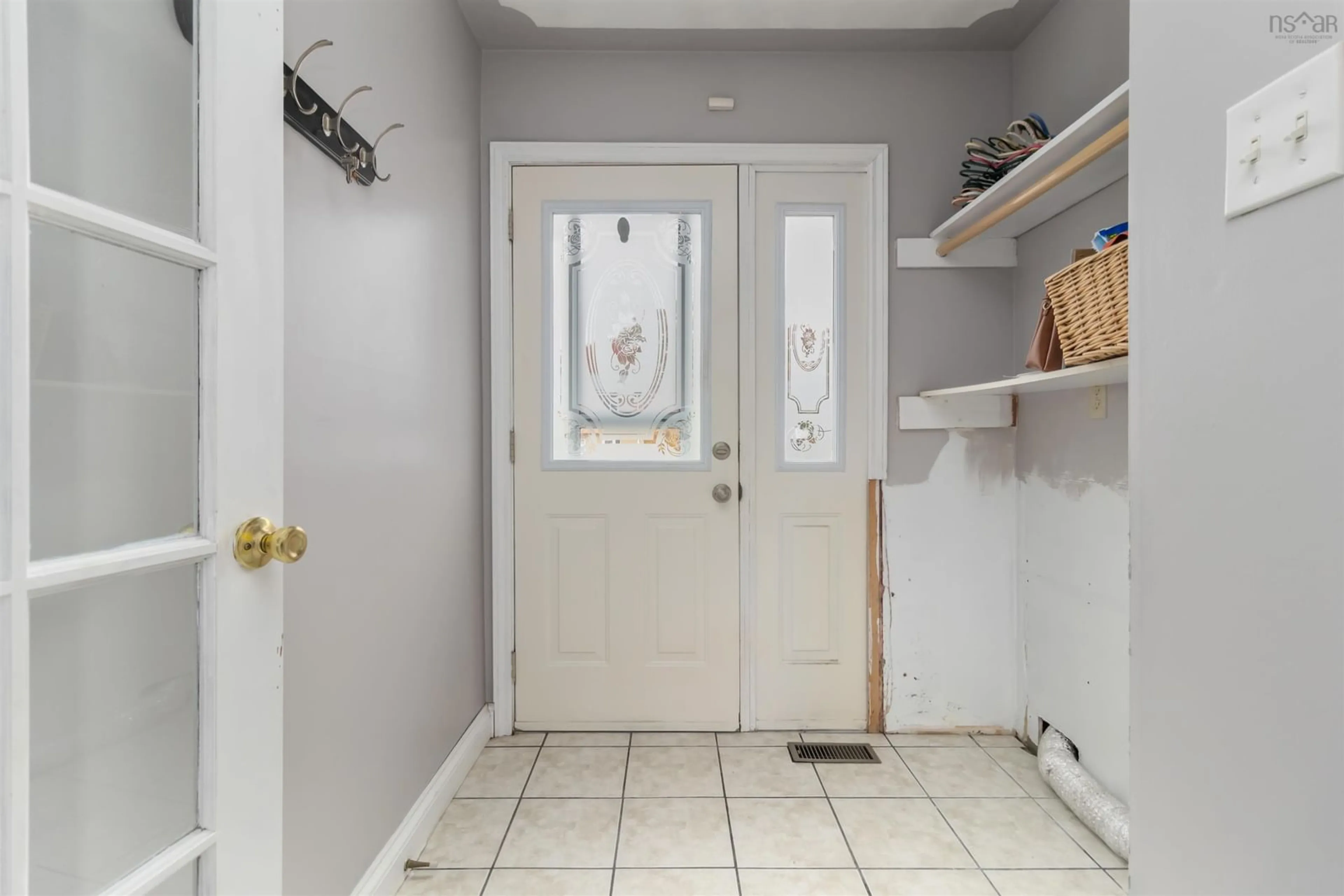 Indoor entryway for 22 Hilden Dr, Halifax Nova Scotia B3R 1K2