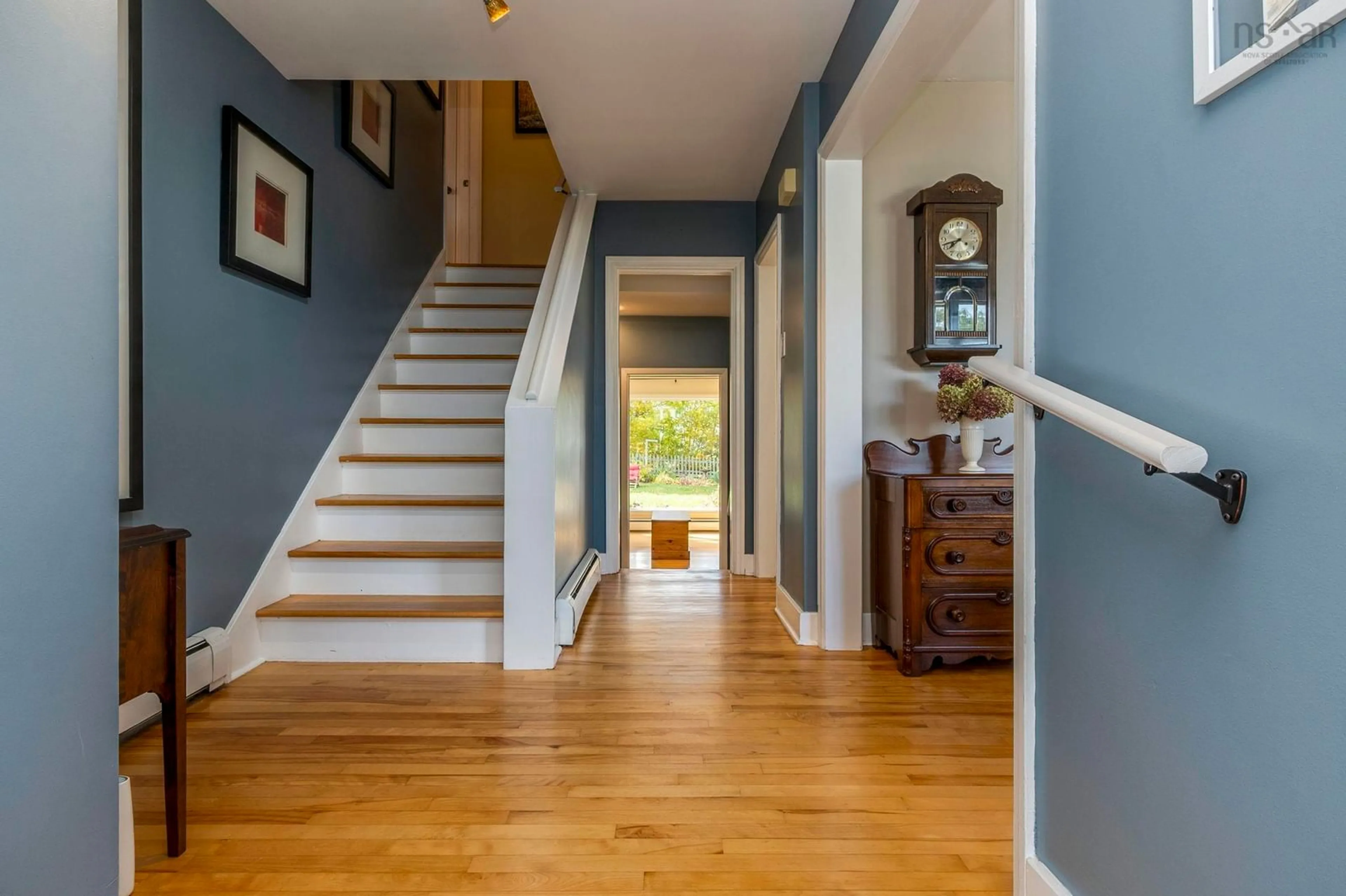 Indoor entryway for 259 Joffre St, Dartmouth Nova Scotia B2Y 3E2